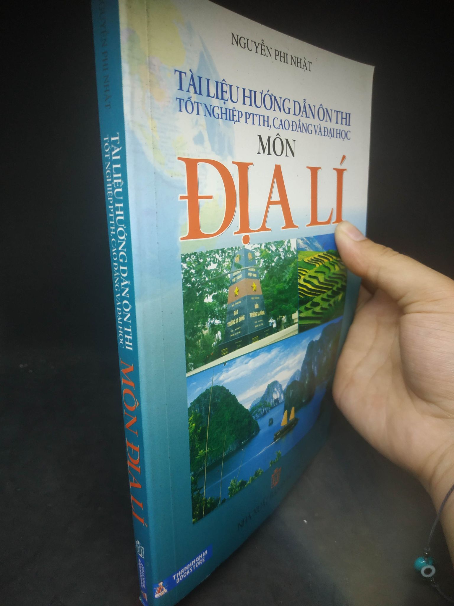 Tài liệu hướng dẫn ôn thi tốt nghiệp trung học phổ thông cao đẳng đại học môn địa lý mới 80% HPB.HCM0903