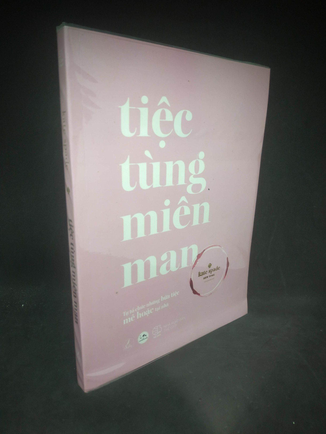 Tiệc tùng miên man mới 90% HPB.HCM2303