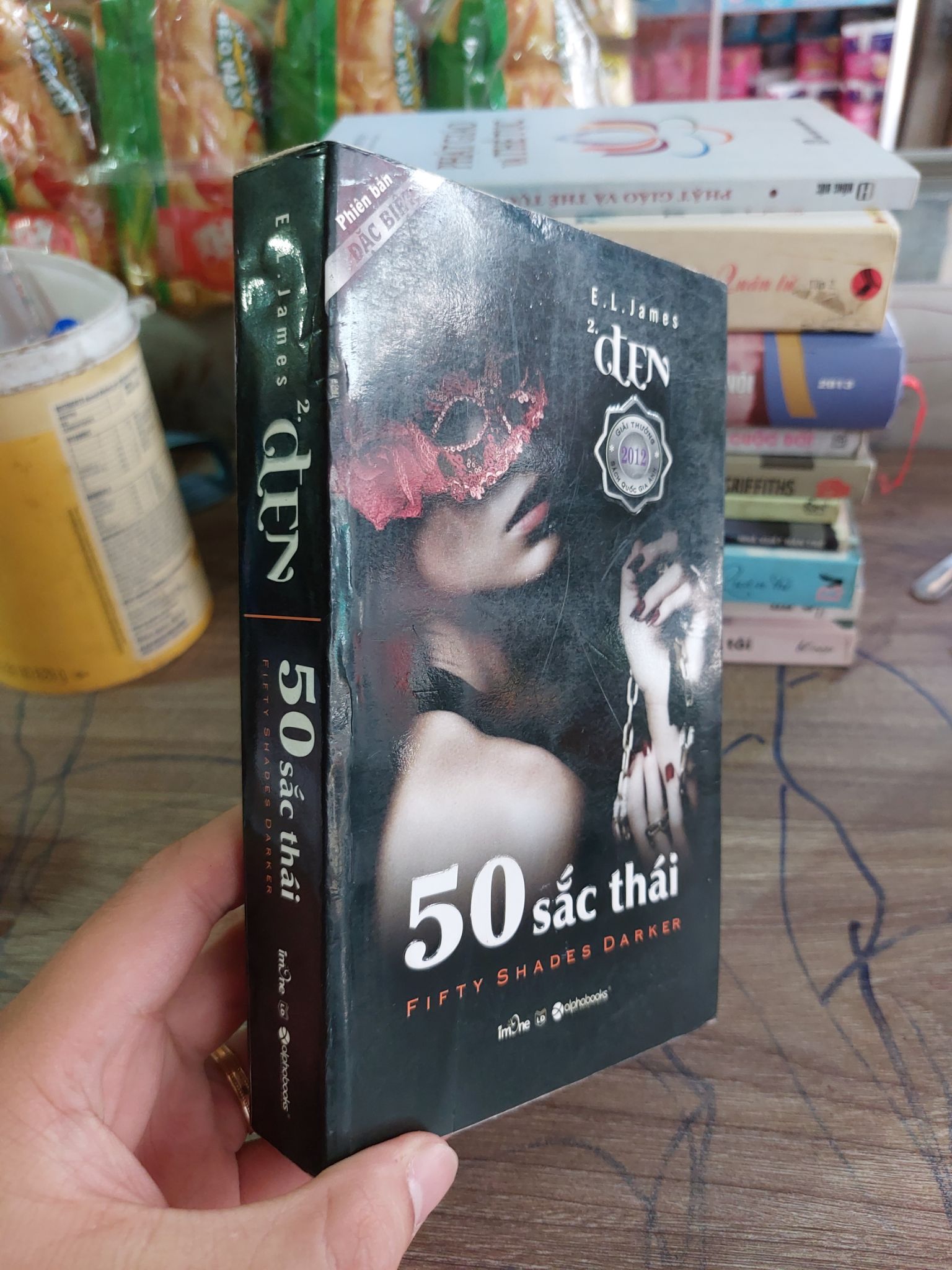 50 Sắc Thái Đen mới 90% 2013 khổ nhỏ HPB.HCM0104