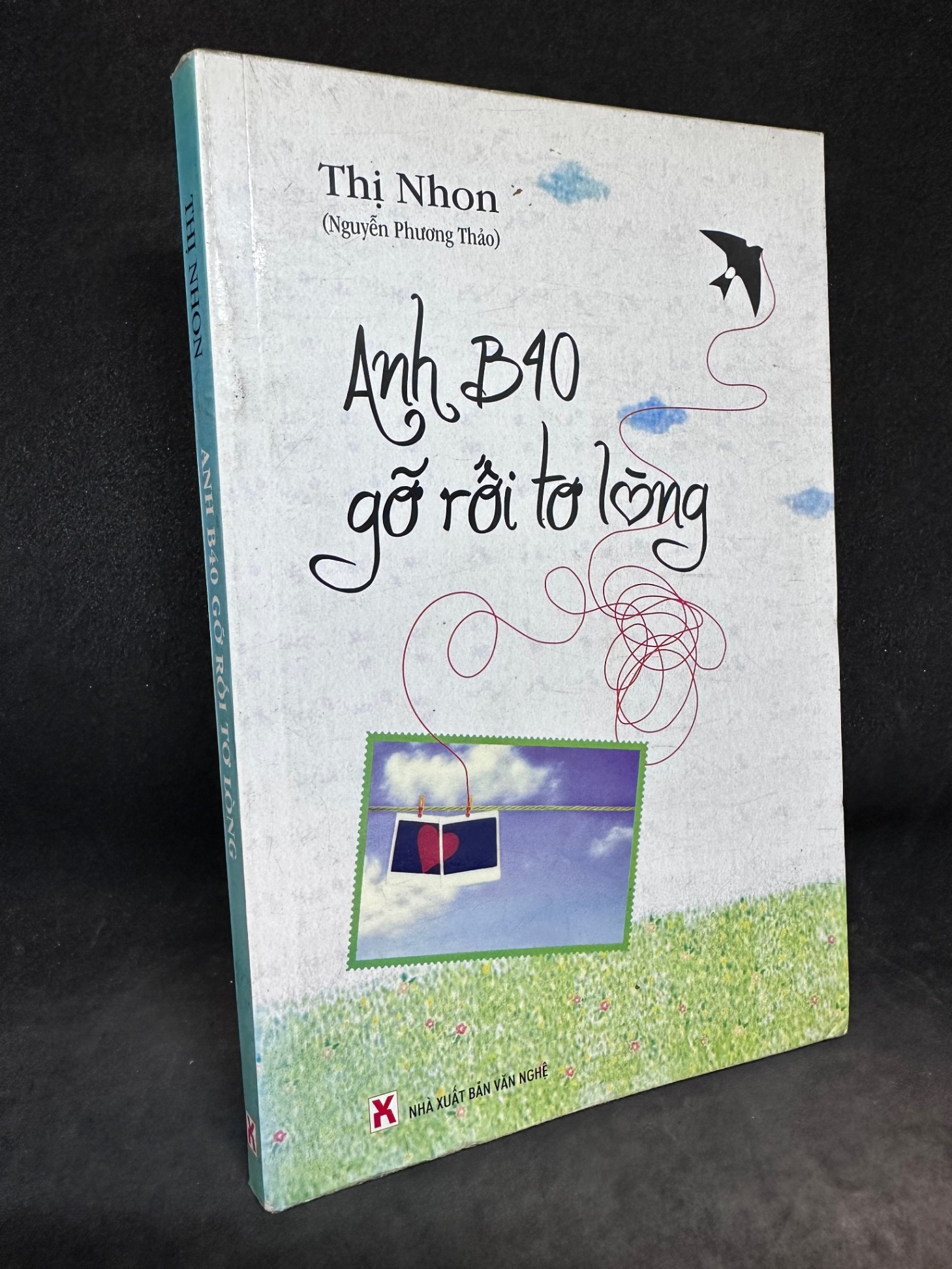 Anh B40 gỡ rối tơ lòng (2009) Thị Nhon - Tập hợp các bài đã đăng trên Tuổi Trẻ Cười, chuyên mục Nỗi lòng biết tỏ cùng ai từ 15.10.2006-15.06.2009 New 80% SBM0304