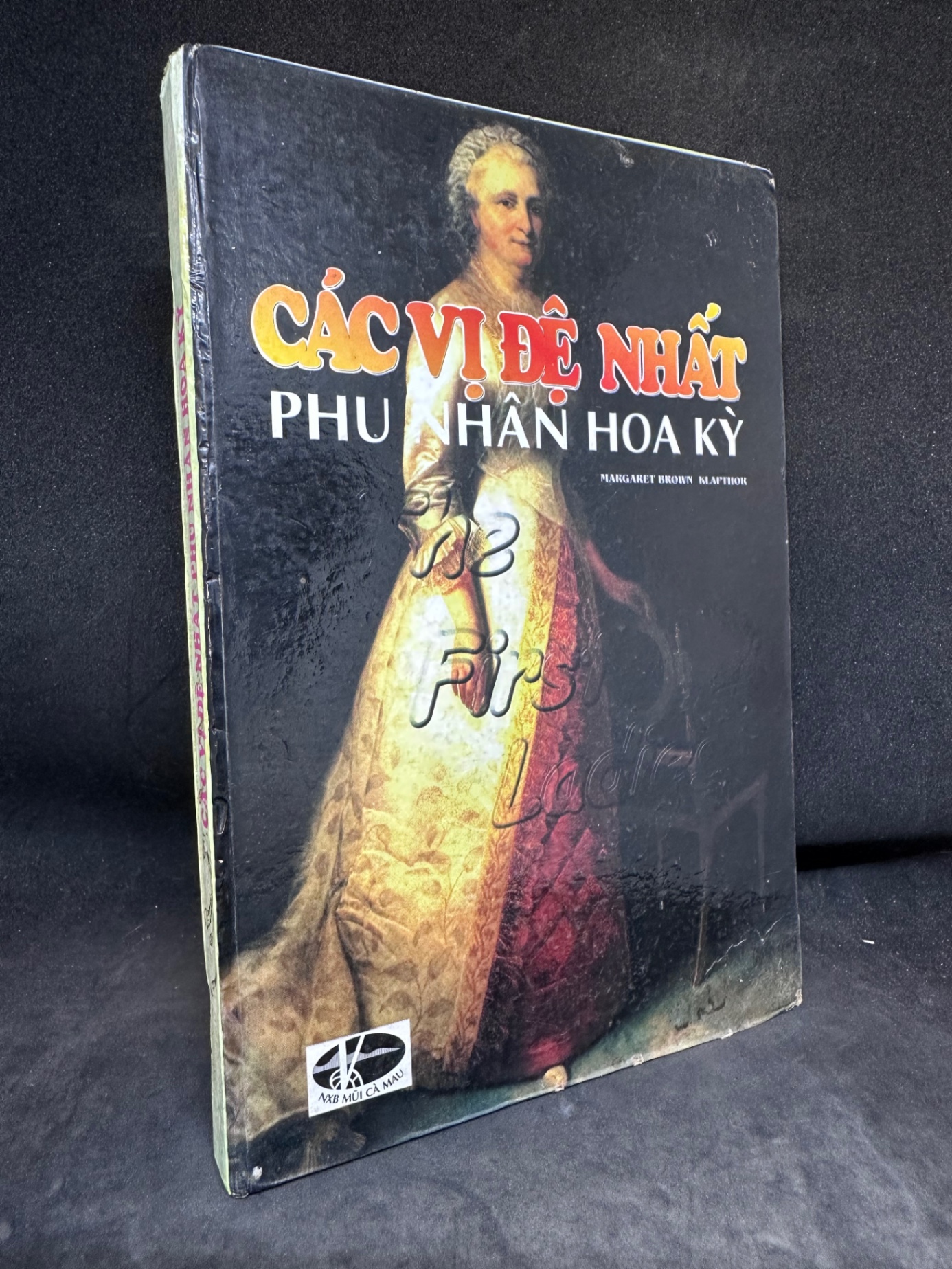 Các vị đệ nhất phu nhân Hoa Kỳ (1997) - bìa cứng New 70% SBM1805