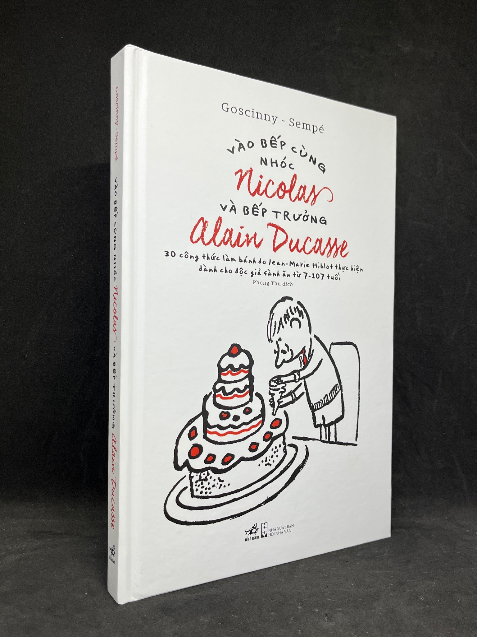 [Bìa cứng] Vào Bếp Cùng Nhóc Nicolas Và Bếp Trưởng Alain Ducasse - Goscinny Sempé new 90% HCM0906