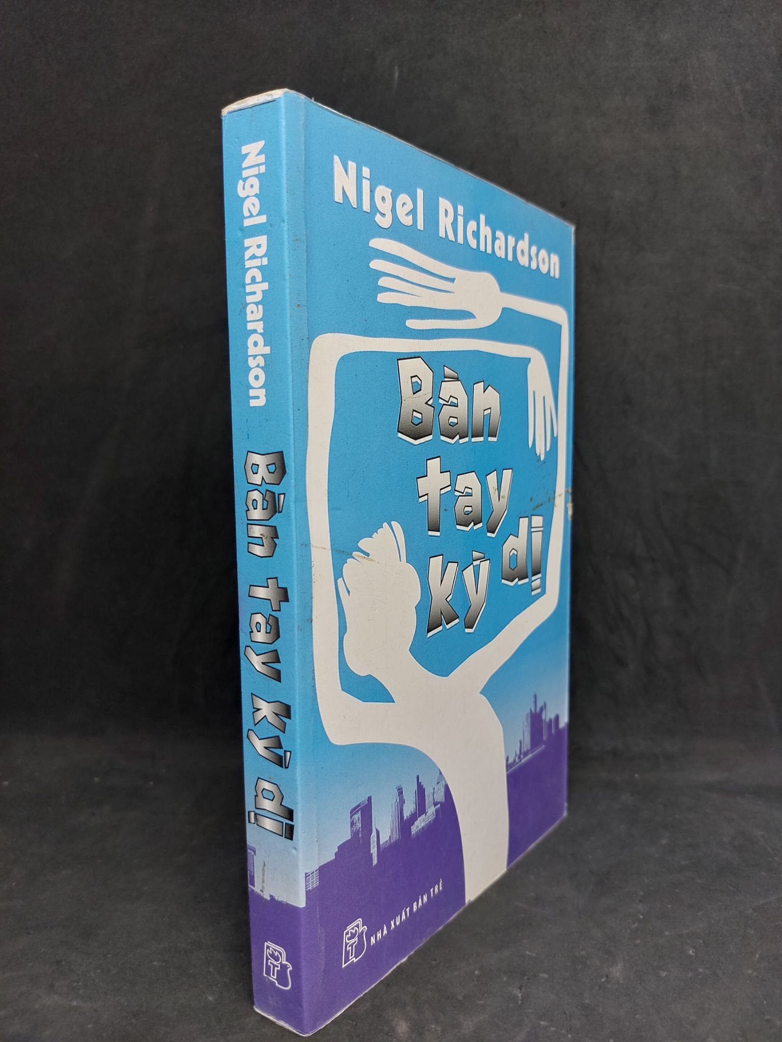 Bàn tay kỳ dị Nigel Richardson mới 80% 2011 HPB.HCM2206