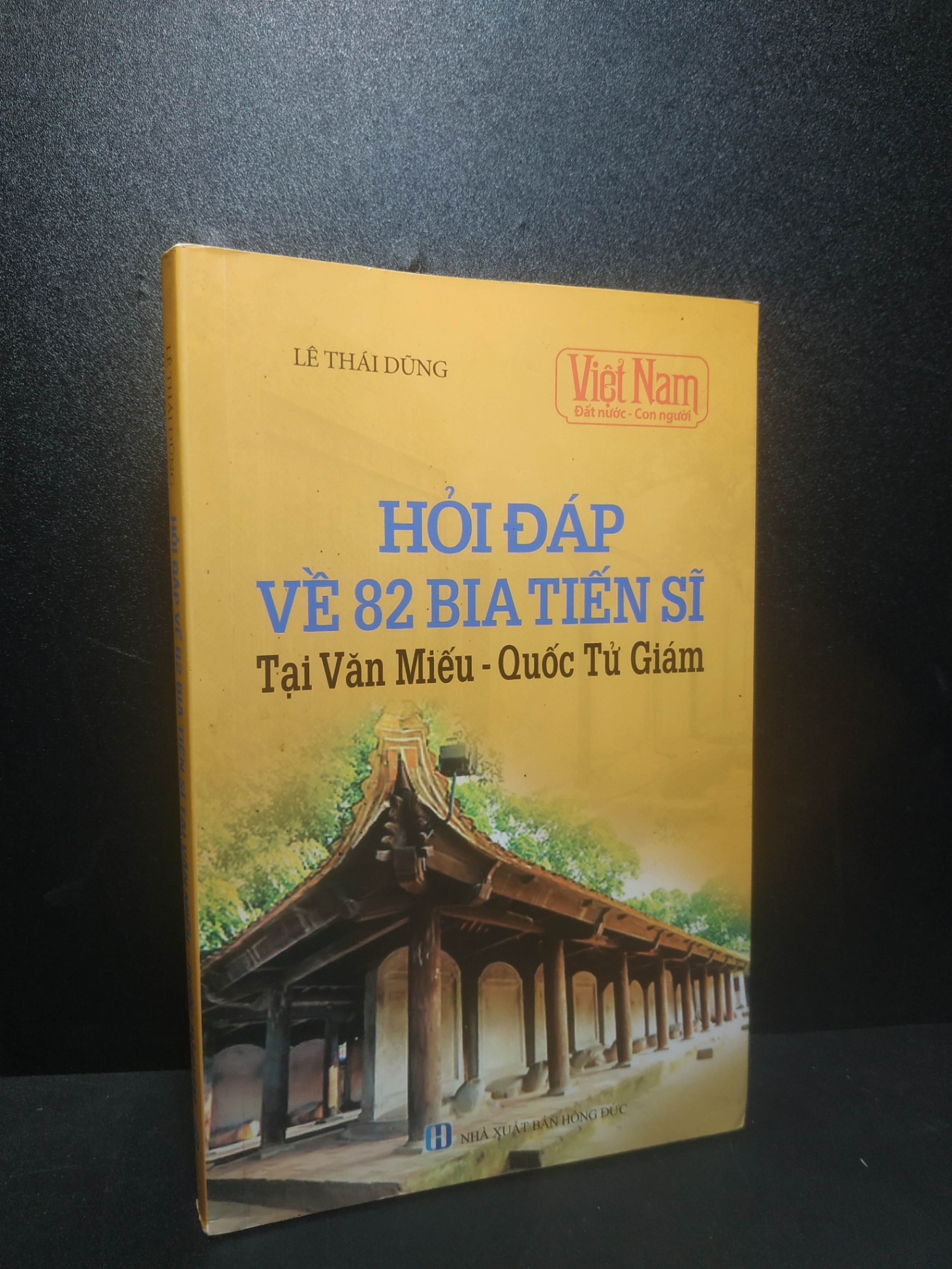 Hỏi đáp về 82 bia tiến sĩ tại Văn Miếu - Quốc Tử Giám 2017 - Lê Thái Dũng (có chữ ký, highlight) new 90% HCM.VL1907