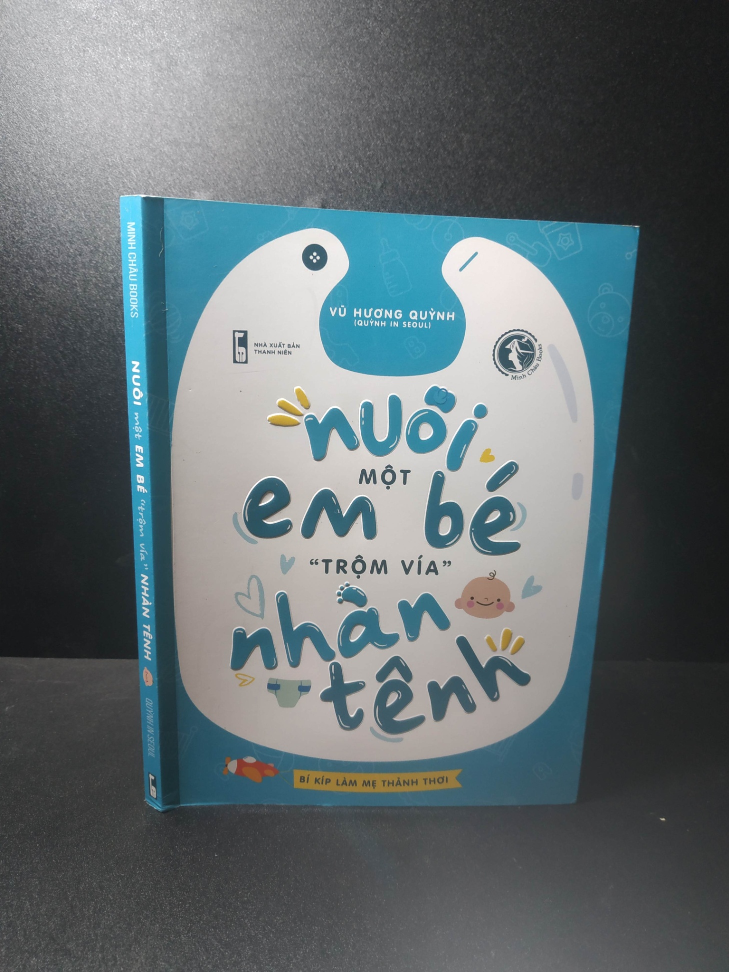 Nuôi một em bé 