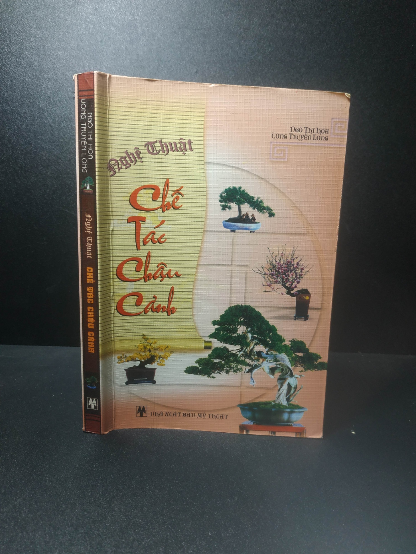 Nghệ thuật chế tác chậu cảnh 2004 - Ngô Thị Hoa, Uông Truyền Long (ố nhẹ) new 80% HCM.TN2707