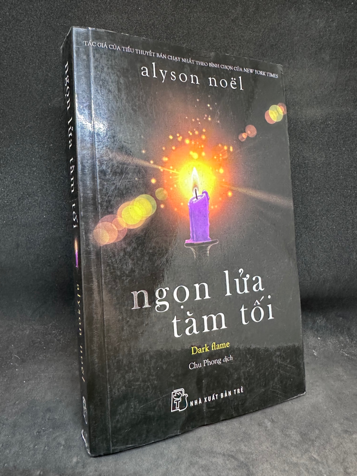 Ngọn lửa tăm tối Alyson Noel. Mới 80% SBM2707