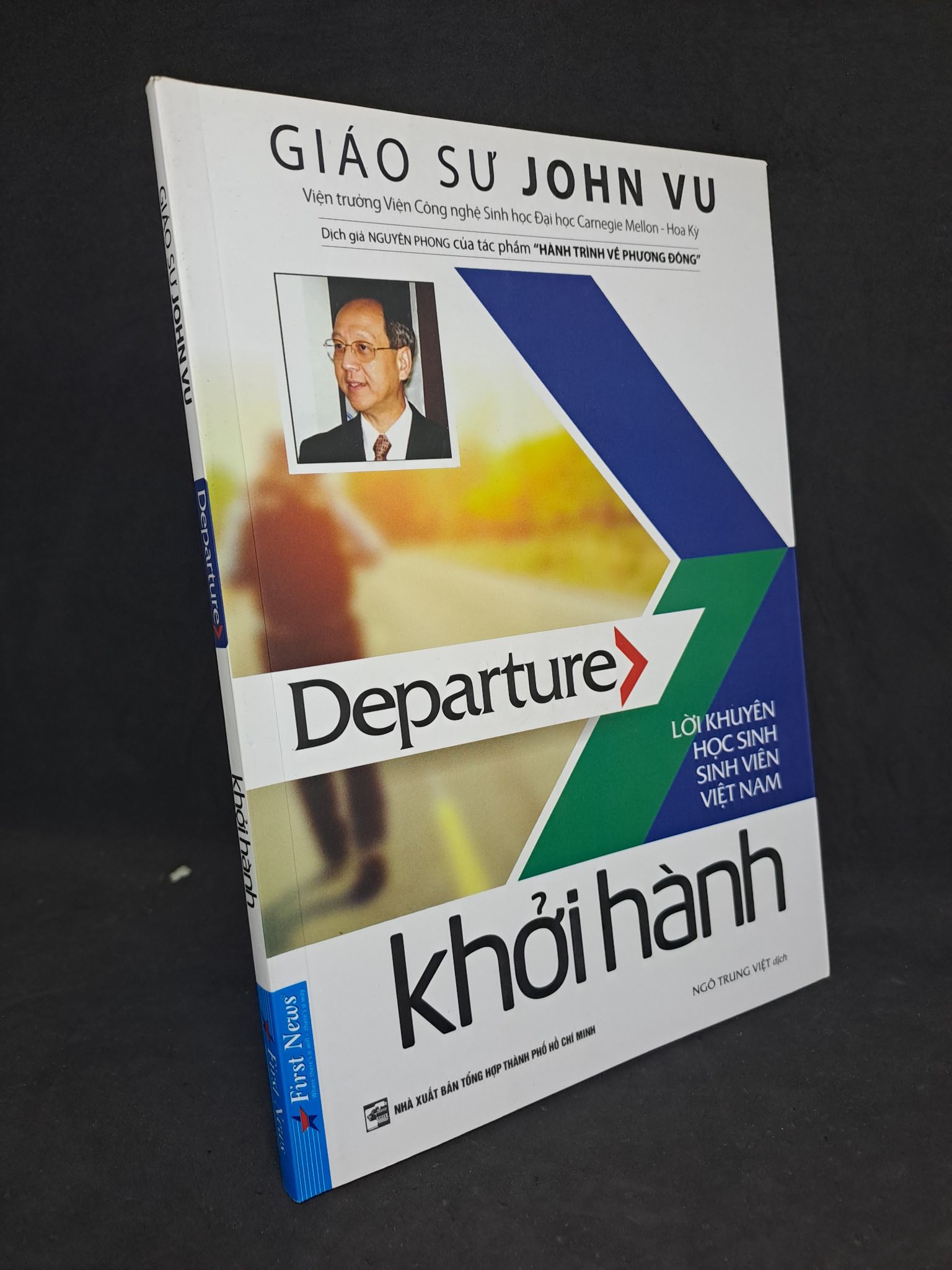 Departure khởi hành Giáo sư John Vu 2019 mới 90% HPB.HCM1608