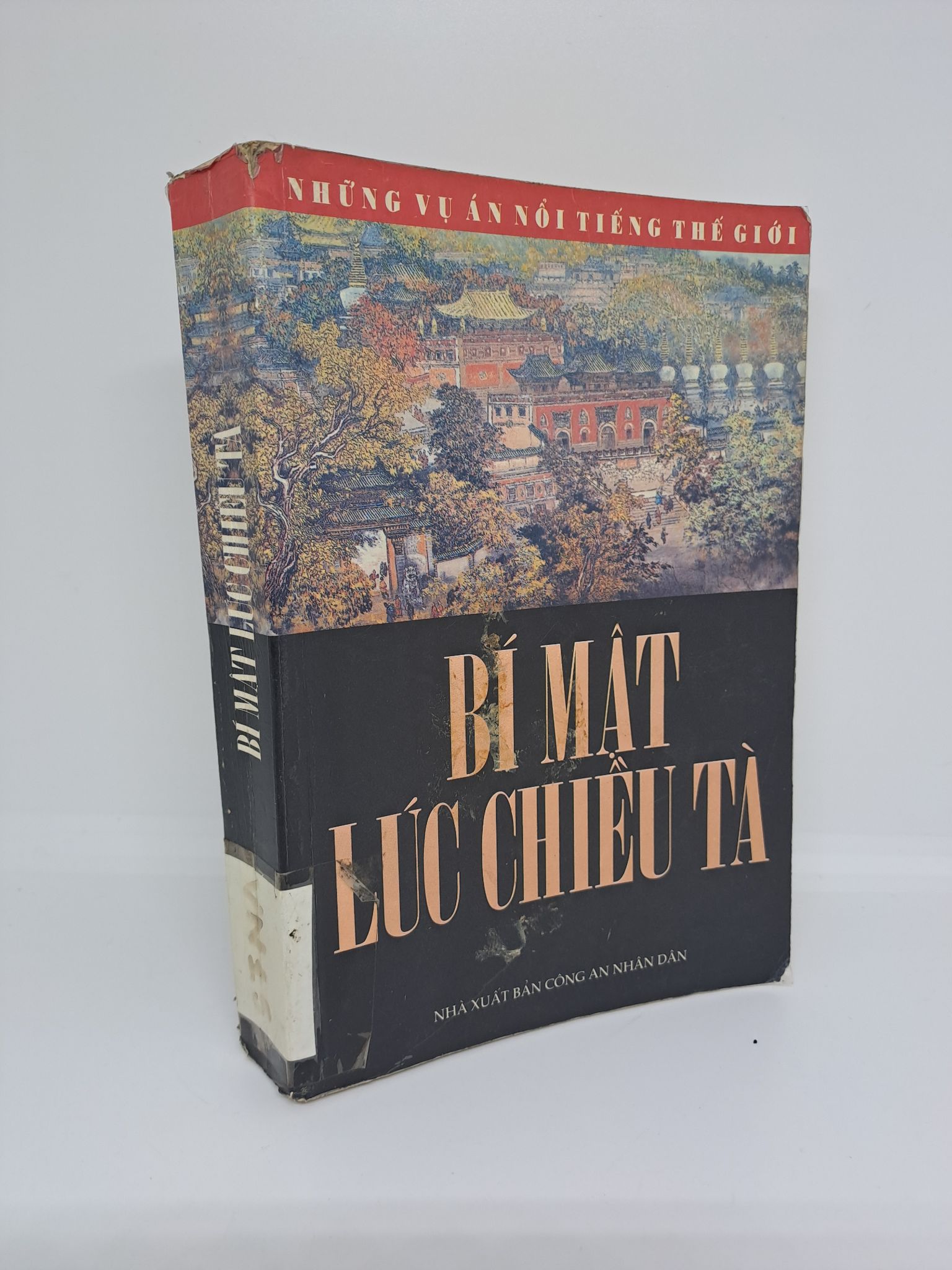 Bí Mật Lúc chiều tà những vụ án nổi tiếng thế giới mới 60% bị ố mất chữ một trang HPB.HCM0809