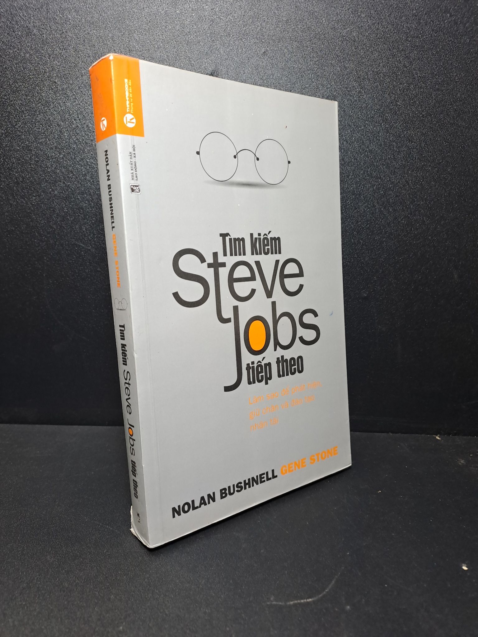 Tìm kiếm Steve Jobs tiếp theo Gene Stone 2014 mới 80% chóc gáy HPB.HCM0809