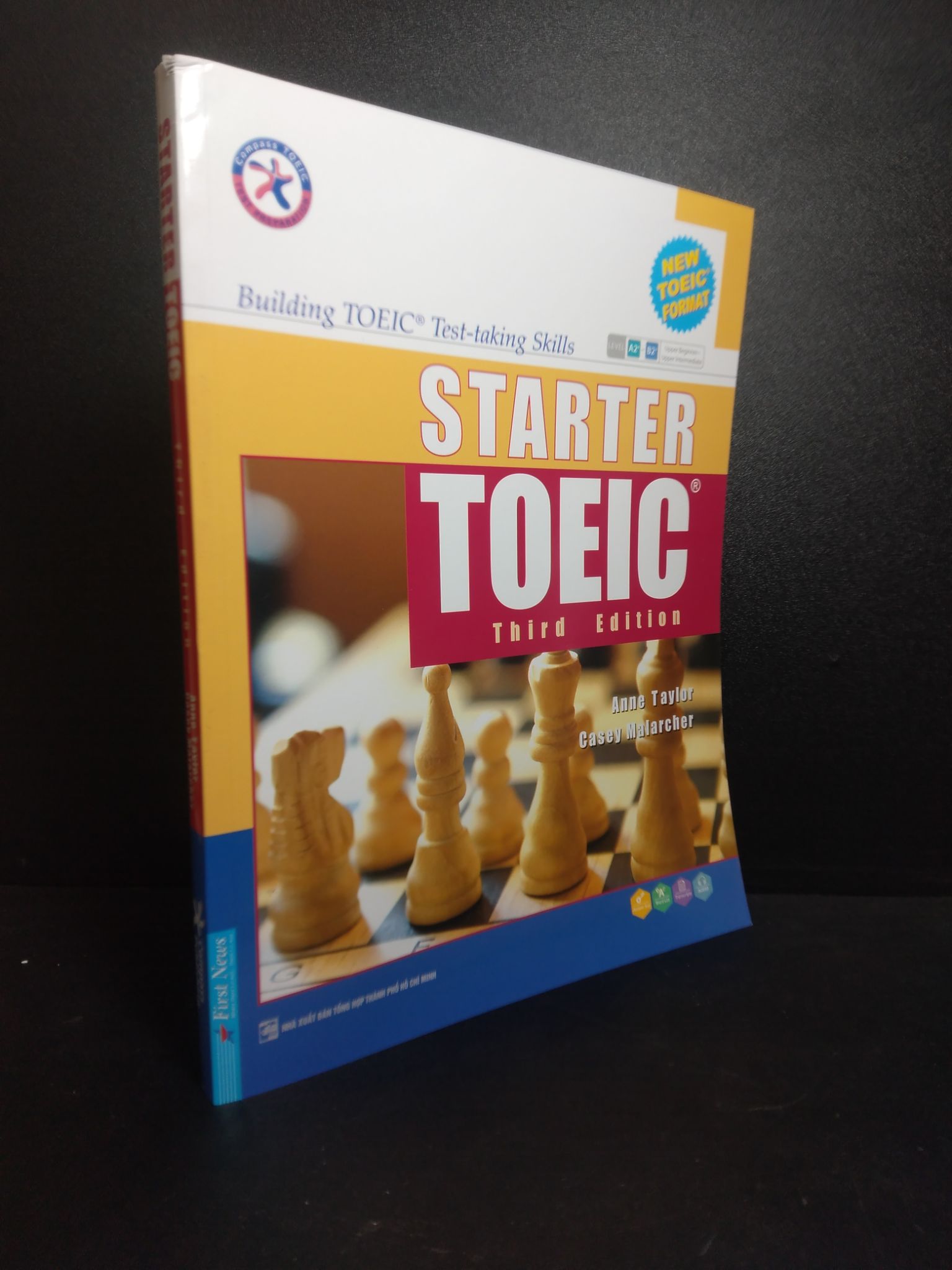 Starter toeic third edition 2022 mới 80% bẩn nhẹ bể góc nhẹ, kèm QR file nghe HCM110