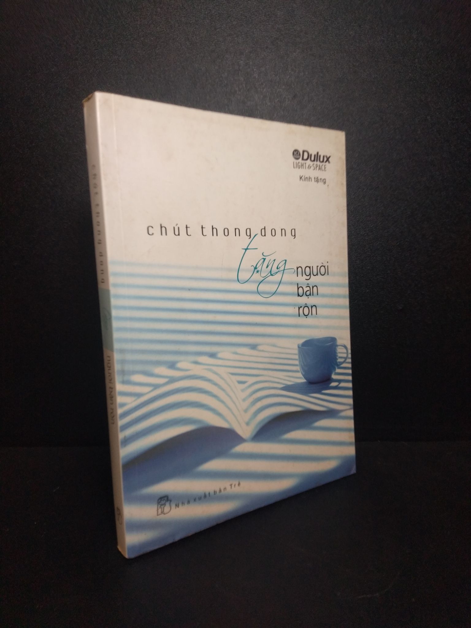 Chút thong dong tặng người bận rộn Dulux Light & Space 2007 mới 70% bẩn , ố bìa nhẹ HPB.HCM1210