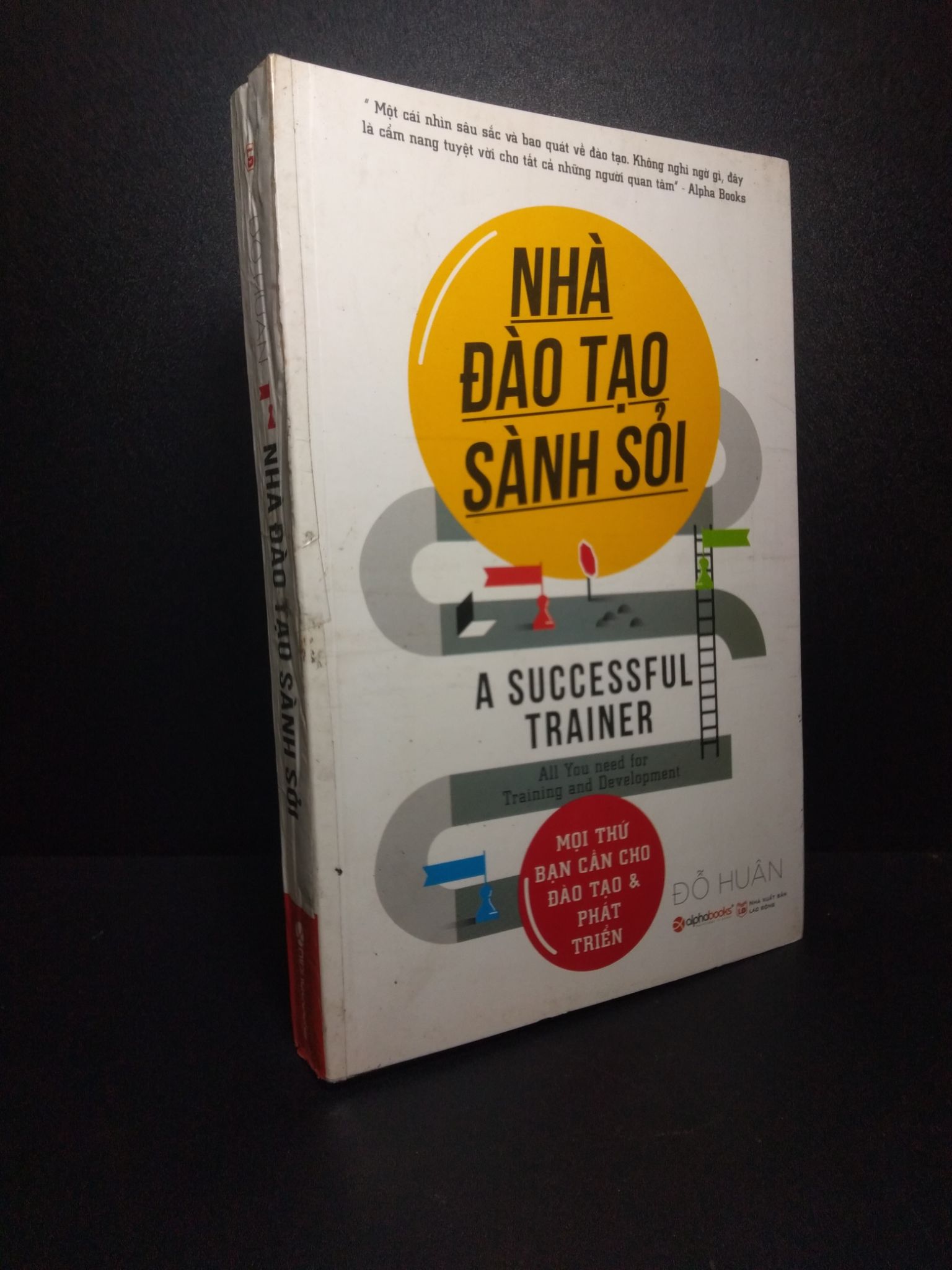 Nhà đào tạo sành sỏi Đỗ Huân 2017 mới 60% ố, bẩn nhẹ bìa ẩm HPB.HCM1210