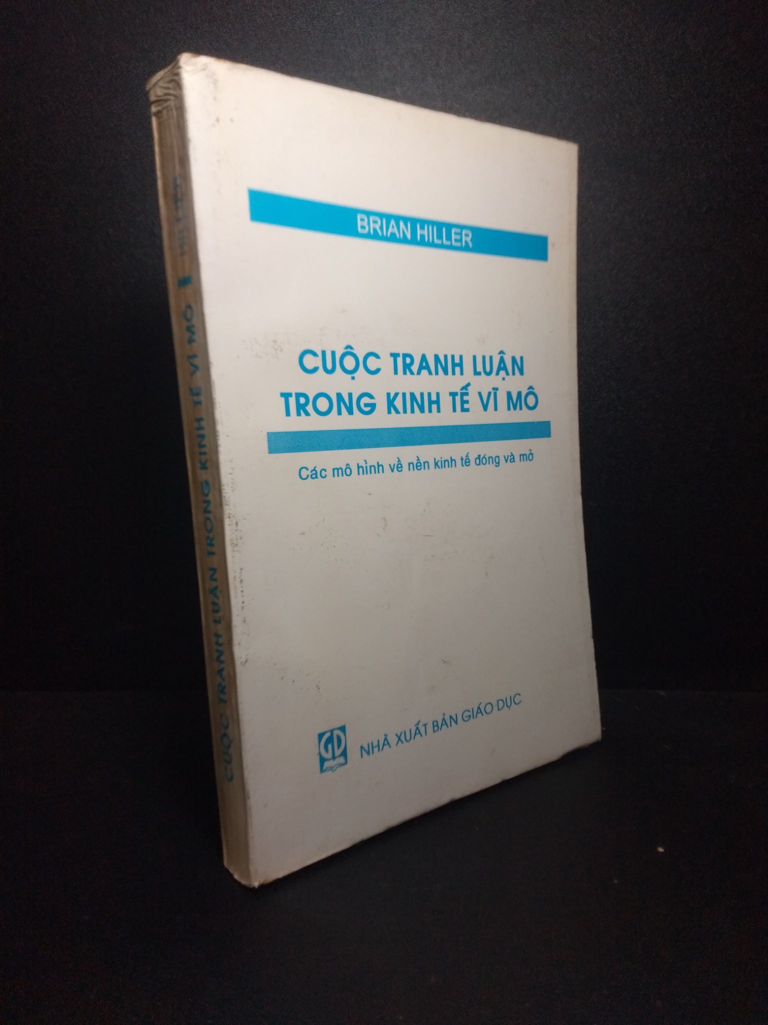 Cuộc tranh luận trong nền kinh tế vĩ mô 1995 - Brian Hiller new 90% (có mộc in) HPB.HCM3010