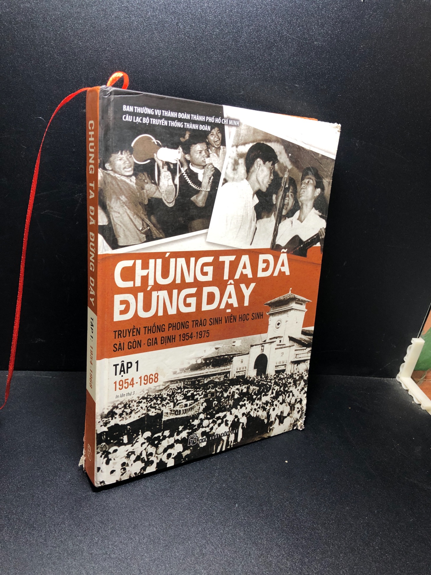 Chúng ta đã đứng dậy truyền thống phong trào sinh viên học sinh Sài Gòn - Gia Định 1954- 1975 Tập 1 1954 - 1968 2019 mới 70% rách bìa nhẹ HCM0111