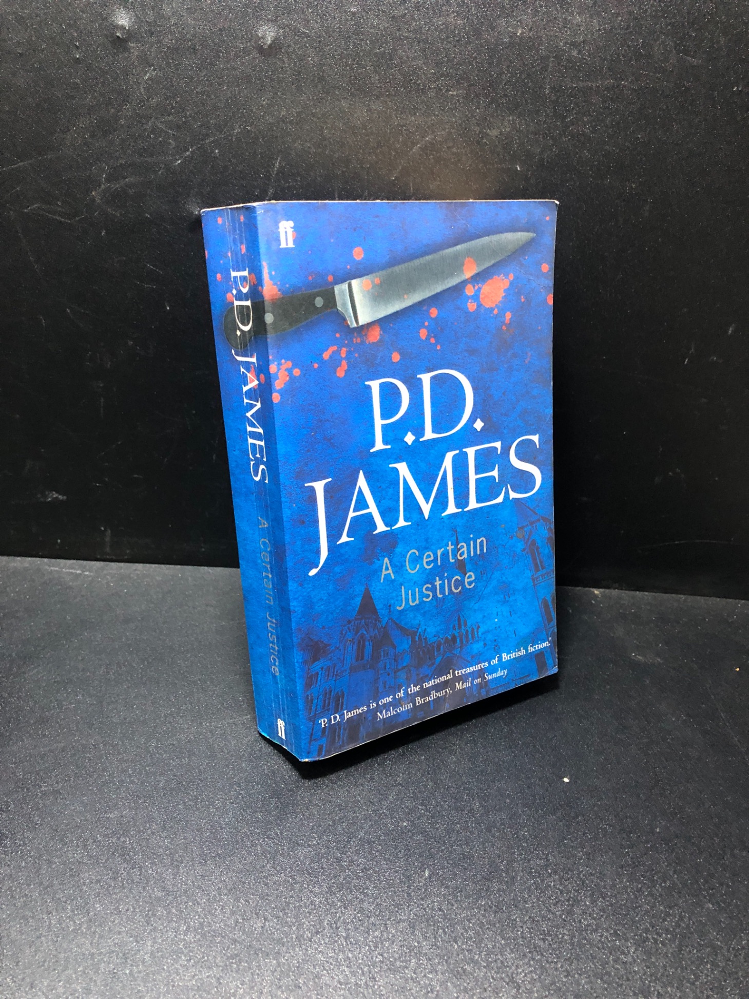 A certain justice P D James mới 75% ố và bẩn HCM0111