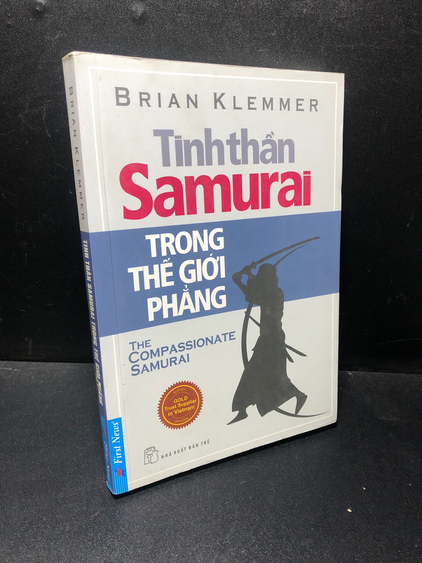 Tinh thần Samurai trong thế giới phẳng Brian Klemmer 2012 mới 80% bẩn bìa, ố nhẹ HPB.HCM0611