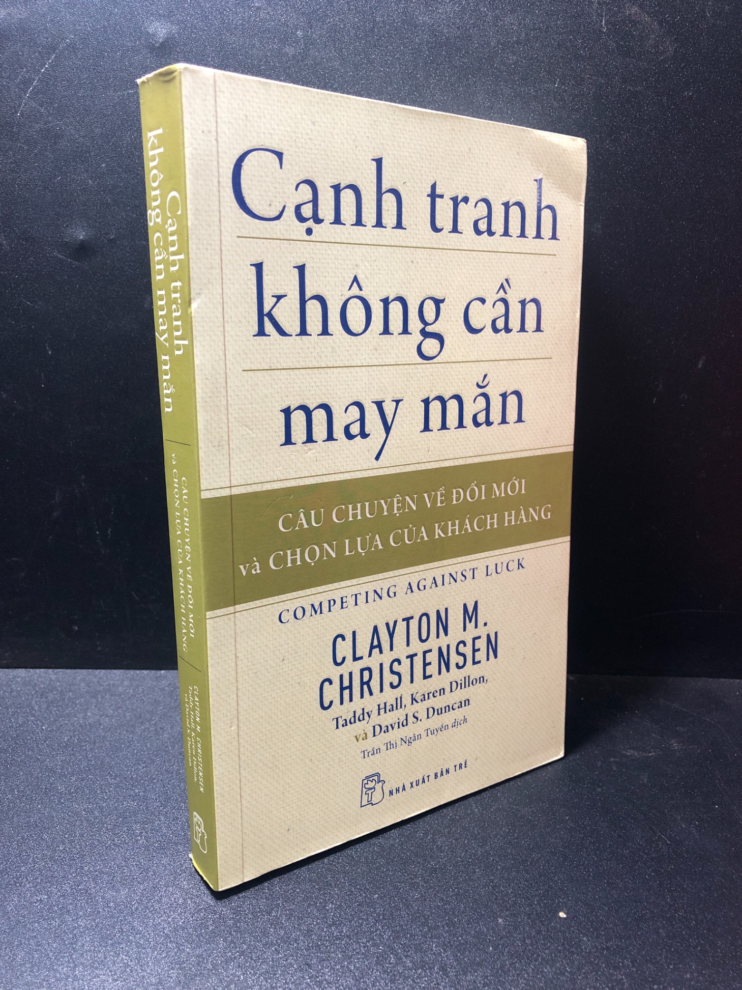 Cạnh tranh không cần may mắn và câu chuyện về đổi mới và chọn lựa của khách hàng Clayton M.Christenen Taddy Hall, Karen Dillon, và David S.Duncan 2018 mới 70% ố nhẹ, quăn mép góc HPB.HCM1111