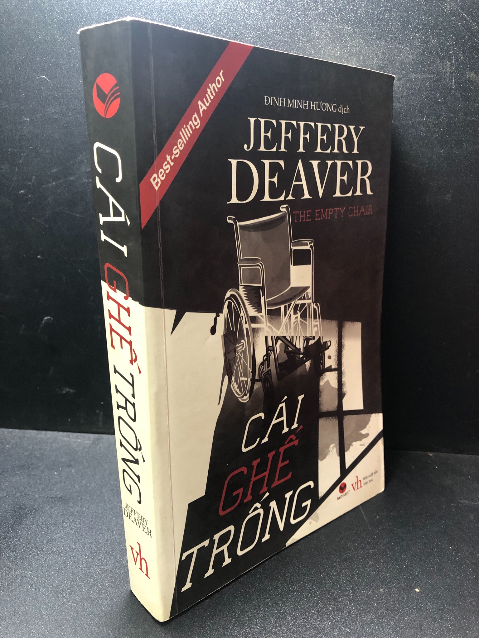 Cái ghế trống Jeffery Deaver 2018 mới 80% ố nhẹ HPB.HCM1111