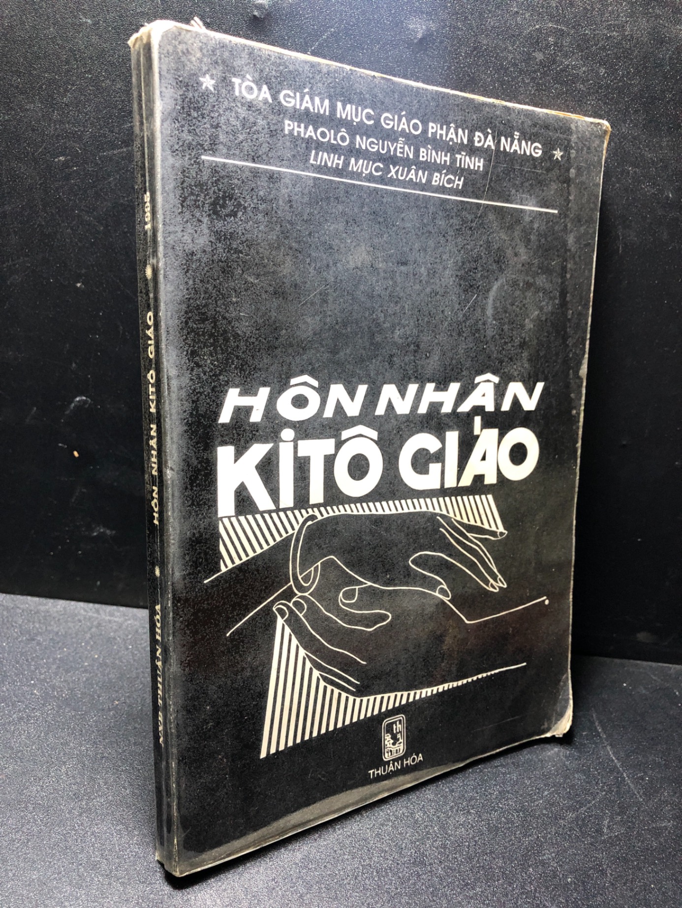 Hôn nhân Kito giáo 1995 mới 80% ố , bẩn HPB.HCM1311