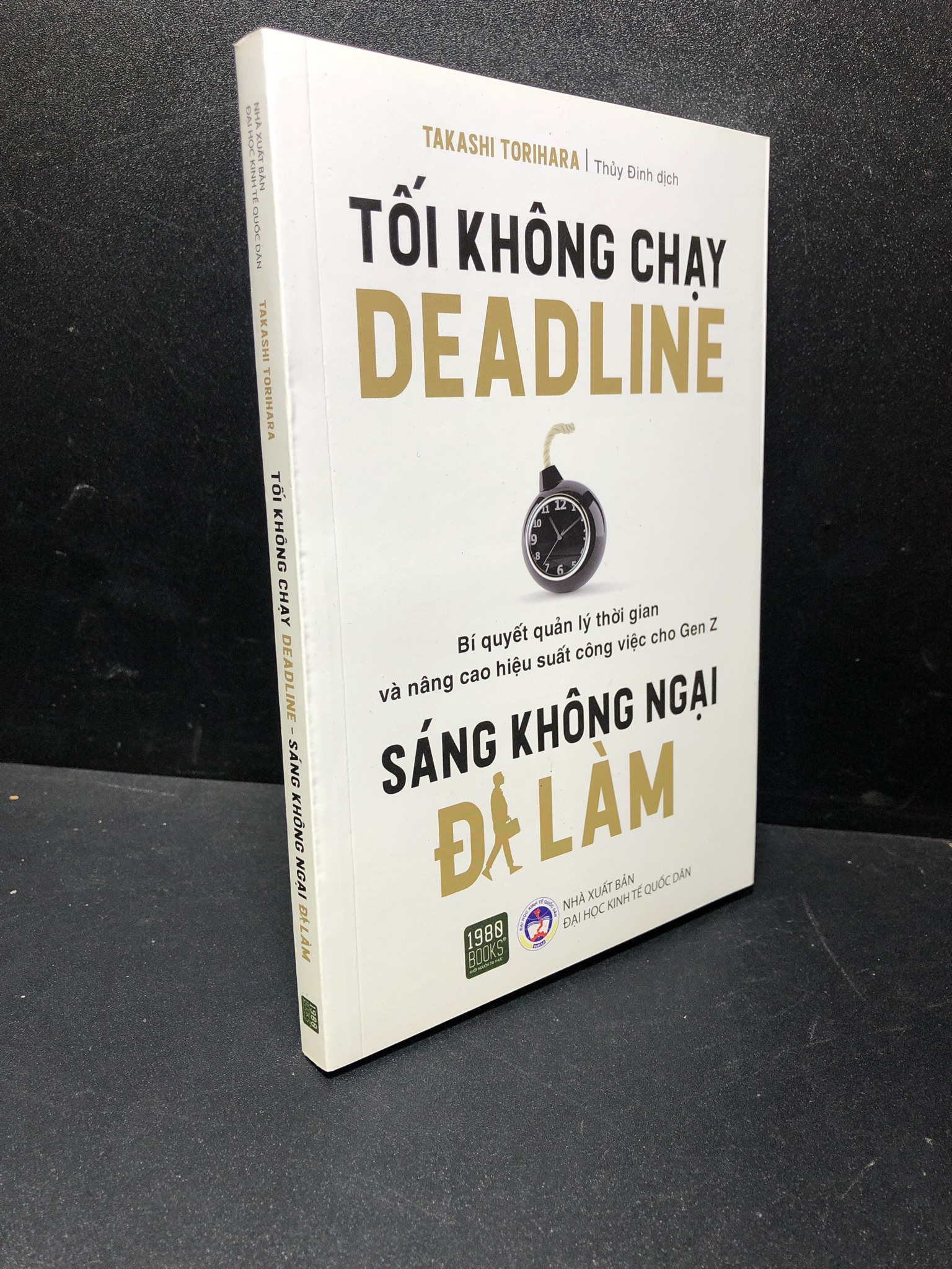 Tối không chạy deadline sáng không ngại đi làm 2022 Takashi Torihara mới 85% HPB.HCM1311