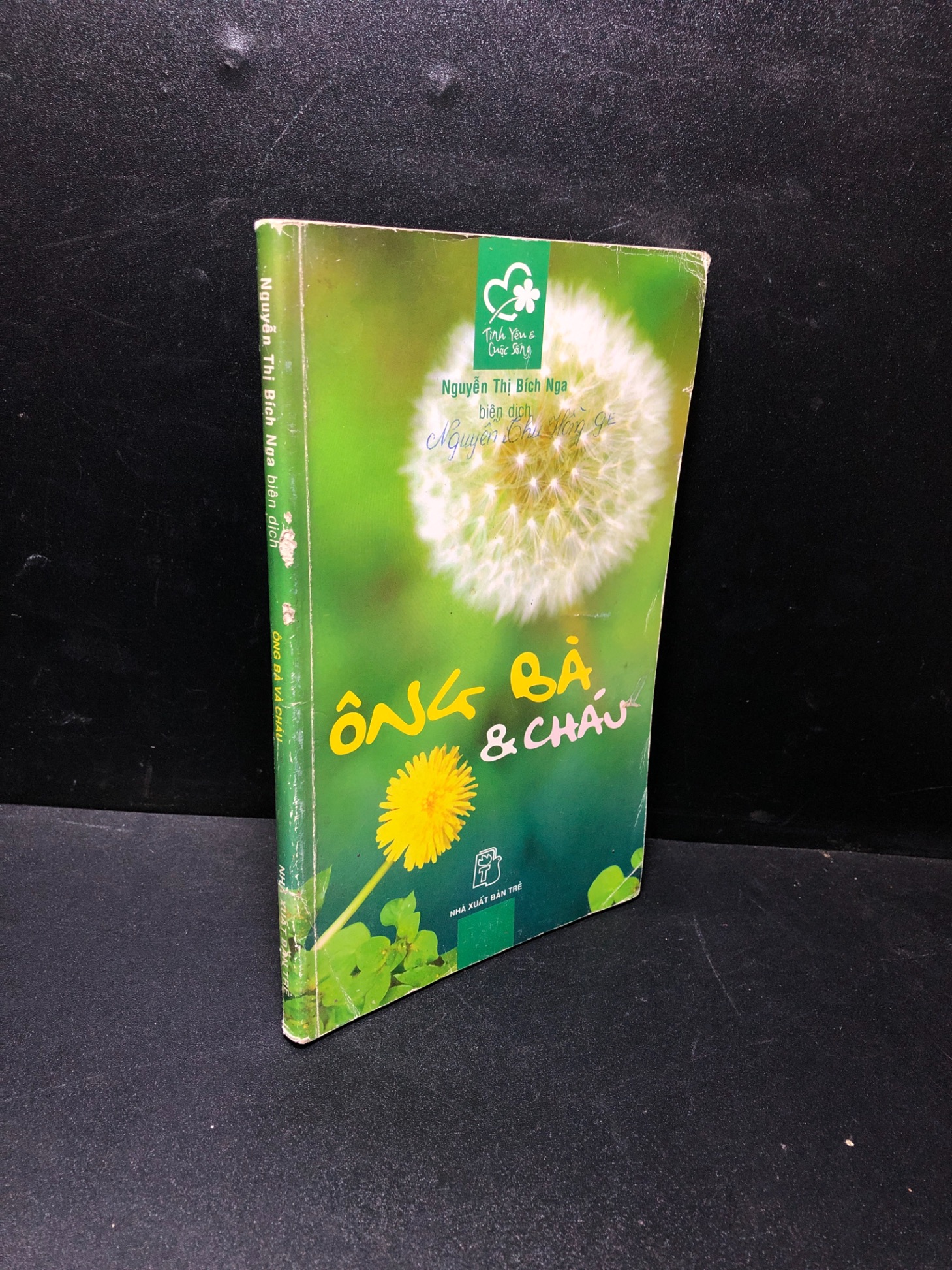 Ông bà & Cháu Nguyễn Thị Bích Nga biên dịch 2004 mới 50% ố vàng, tróc bìa, có vết mực HCM1511