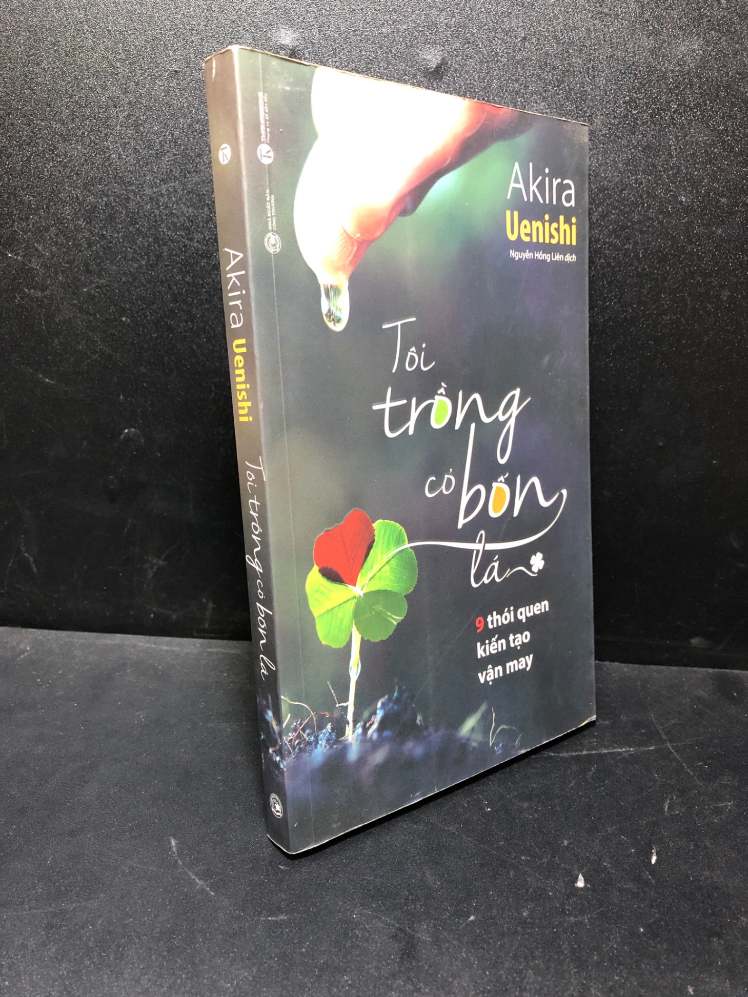 Tôi trồng cỏ bốn lá Akira Uenishi 2017 mới 80% ố nhẹ HPB.HCM2011