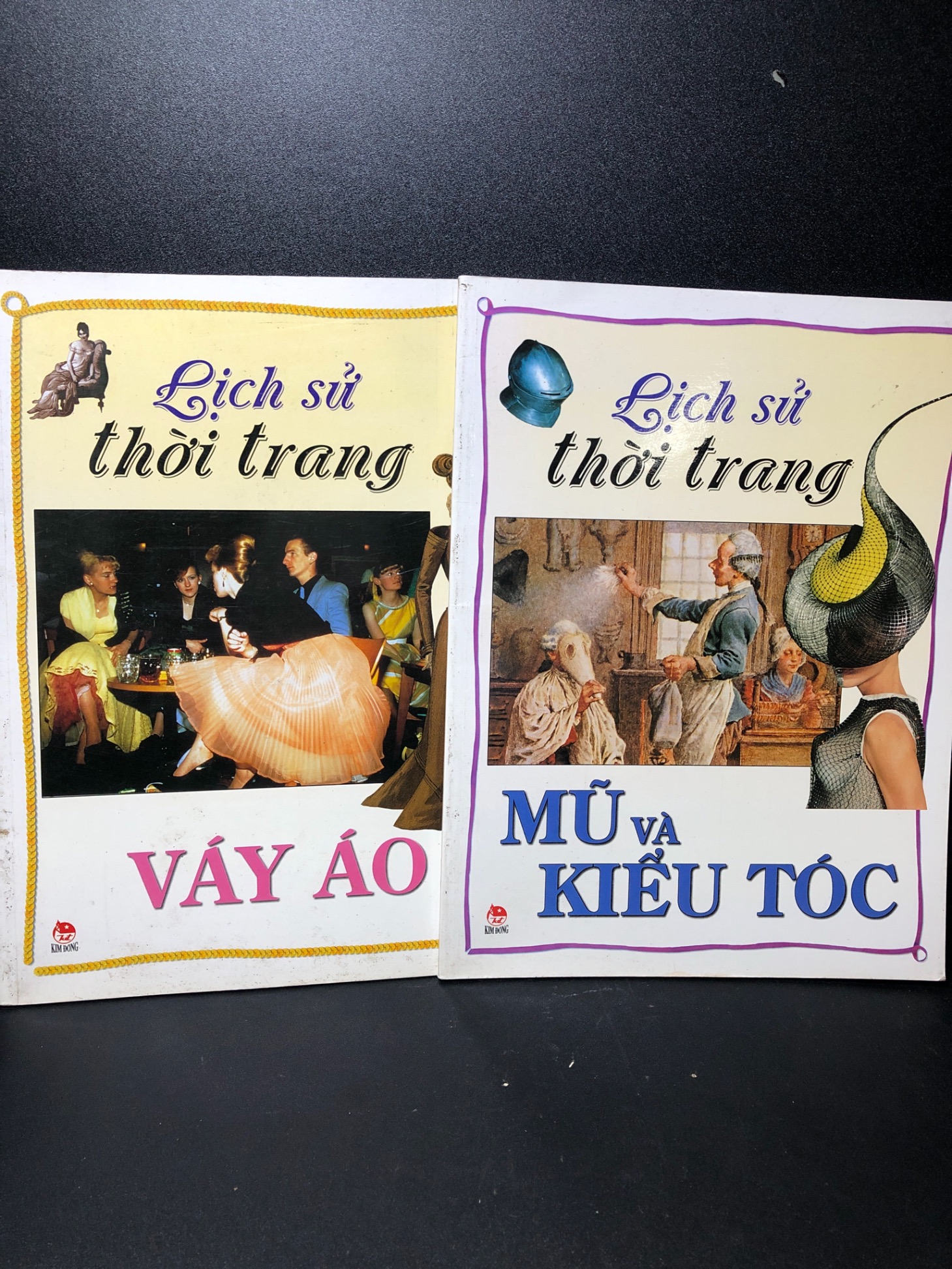 Combo lịch sử thời trang (váy áo + mũ và kiểu tóc) năm 2007 mới 70% bẩn bìa HCM1711