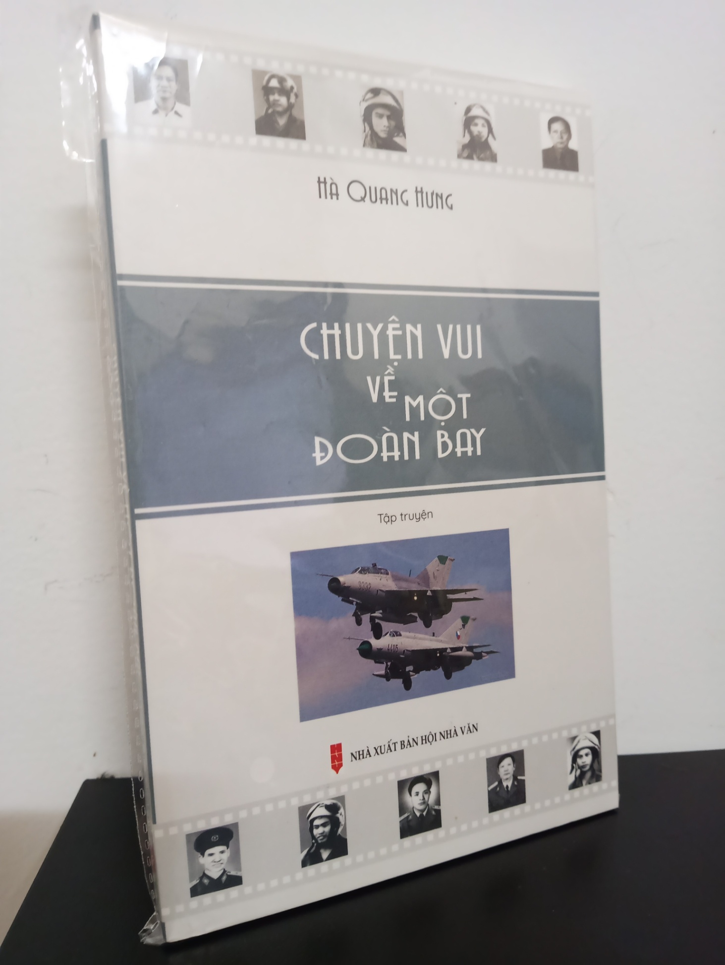 Chuyện Vui Về Một Đoàn Bay - Hà Quang Hưng New 100% HCM.ASB2911