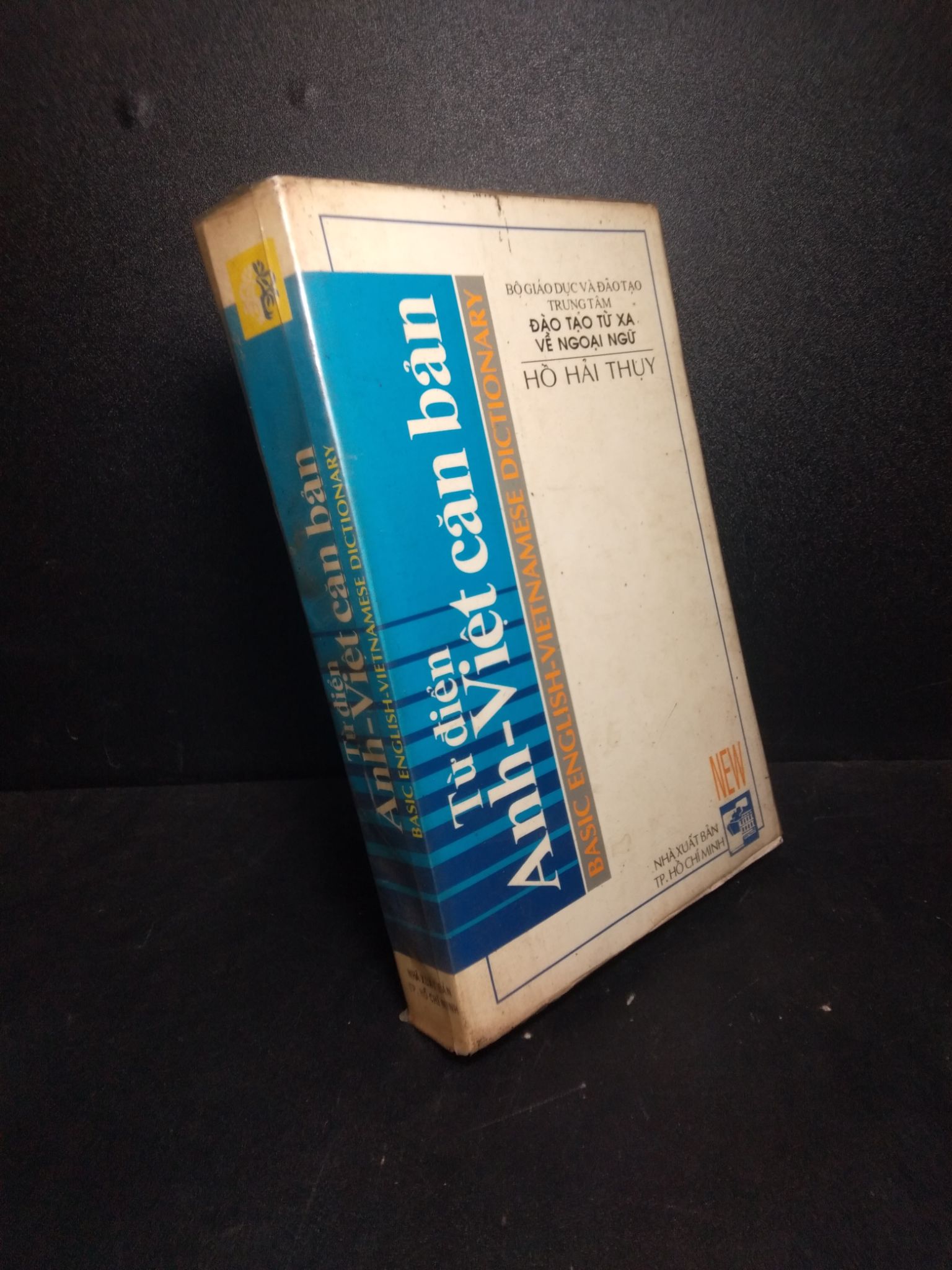 Từ điển Anh Việt căn bản Hồ Hải Thụy năm 1994 mới 70% ố có ký tên ở đầu sách HPB.HCM2811