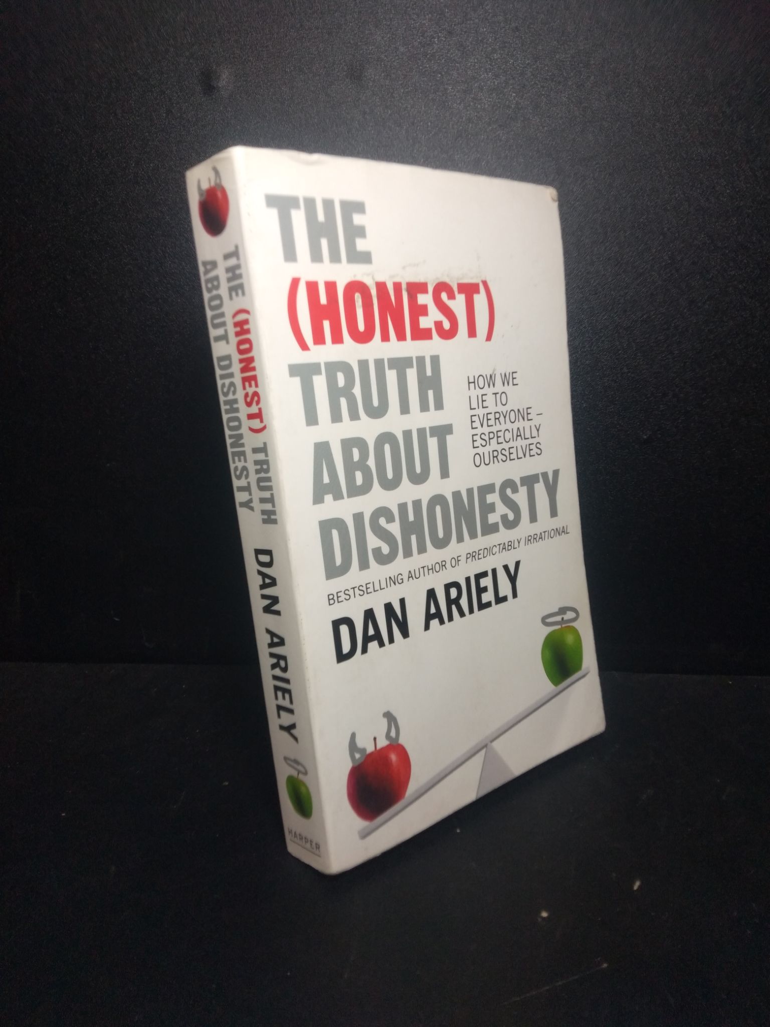 The (honest) truth about dishonesty Dan Ariely mới 80% ố HCM.BMT0612