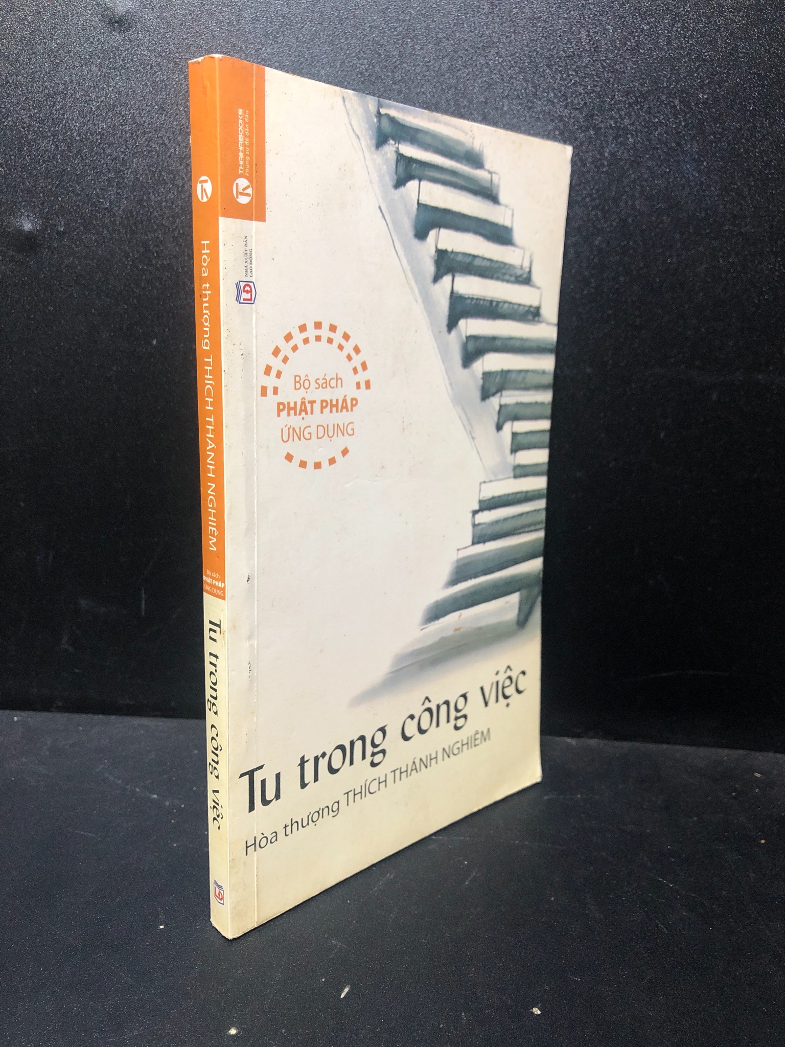 Tu trong công việc 2014 Thích Thánh Nghiêm mới 90% (có dấu mộc), ố nhẹ HCM.ASB0612