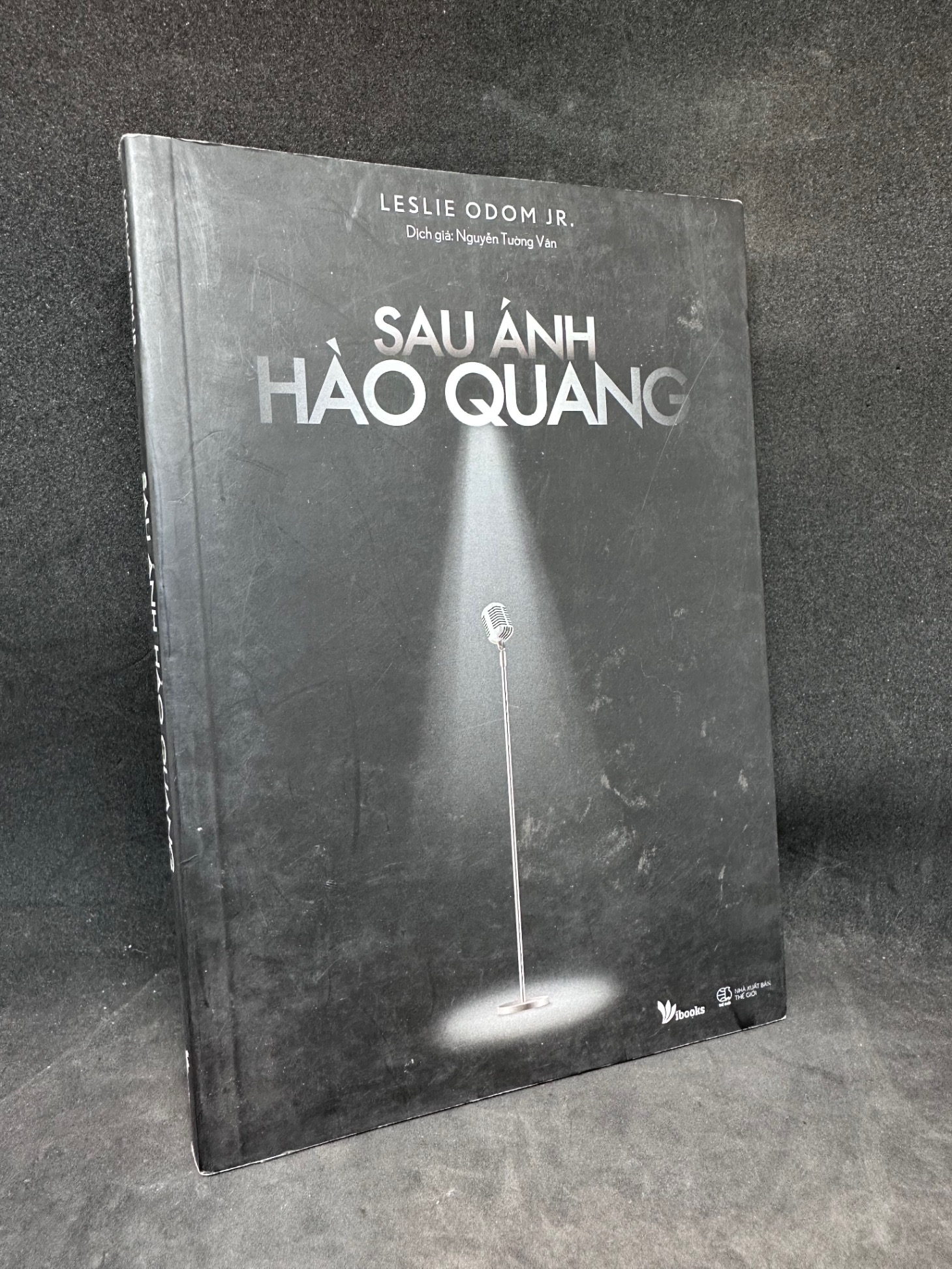 Sau ánh hào quang - Leslie Odom Jr., mới 80% (ố nhẹ), 2019 SBM0812