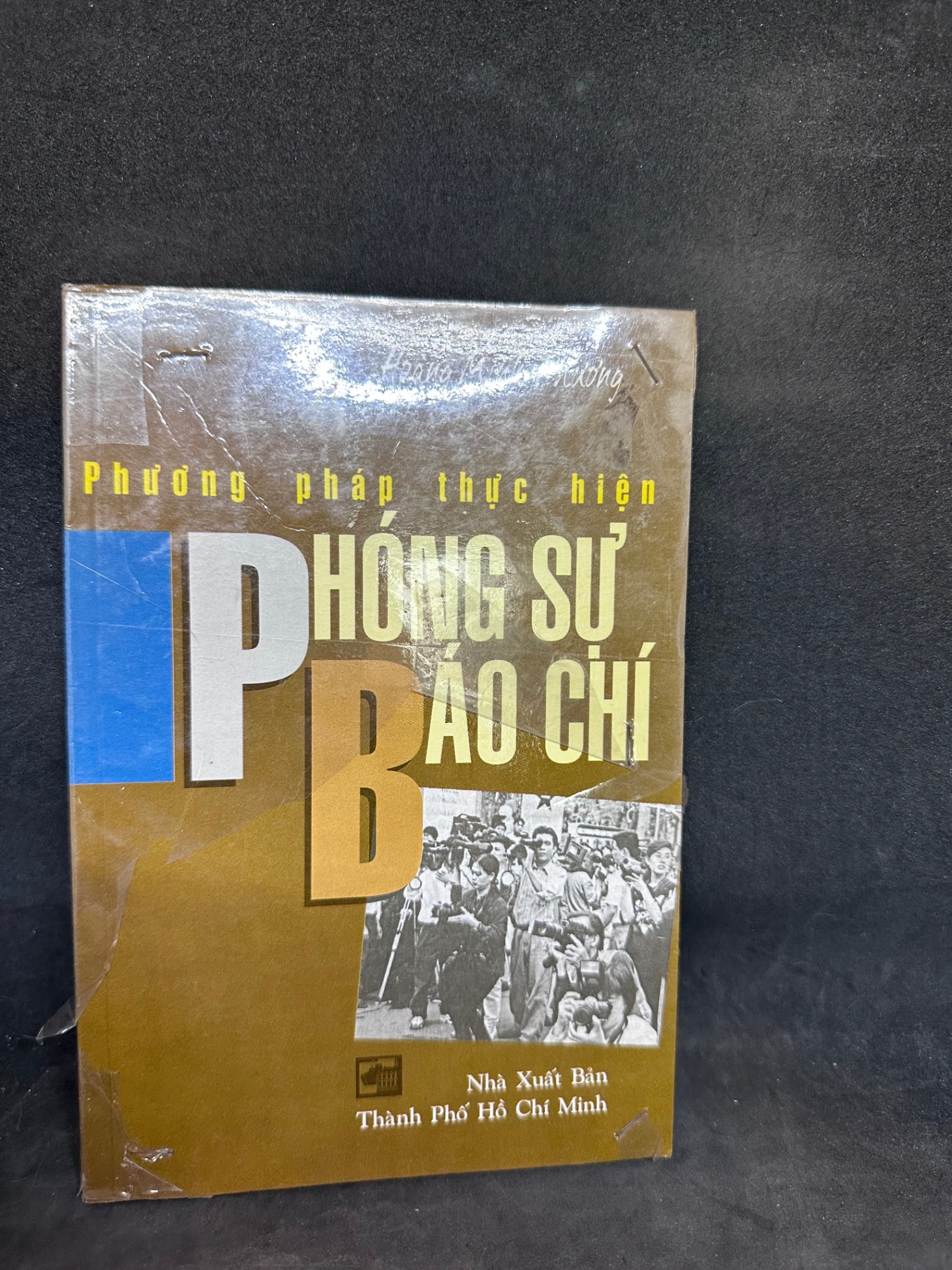 Phương pháp thực hiện phóng sự báo chí - Hoàng Minh Phương, mới 70% (ố vàng), 2000 SBM0812