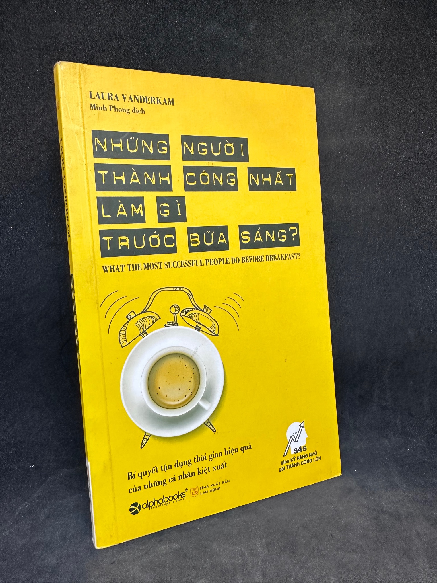 Những người thành công nhất làm gì trước bữa sáng - Laura Vanderkam, mới 80% (dơ nhẹ), 2017 SBM0812