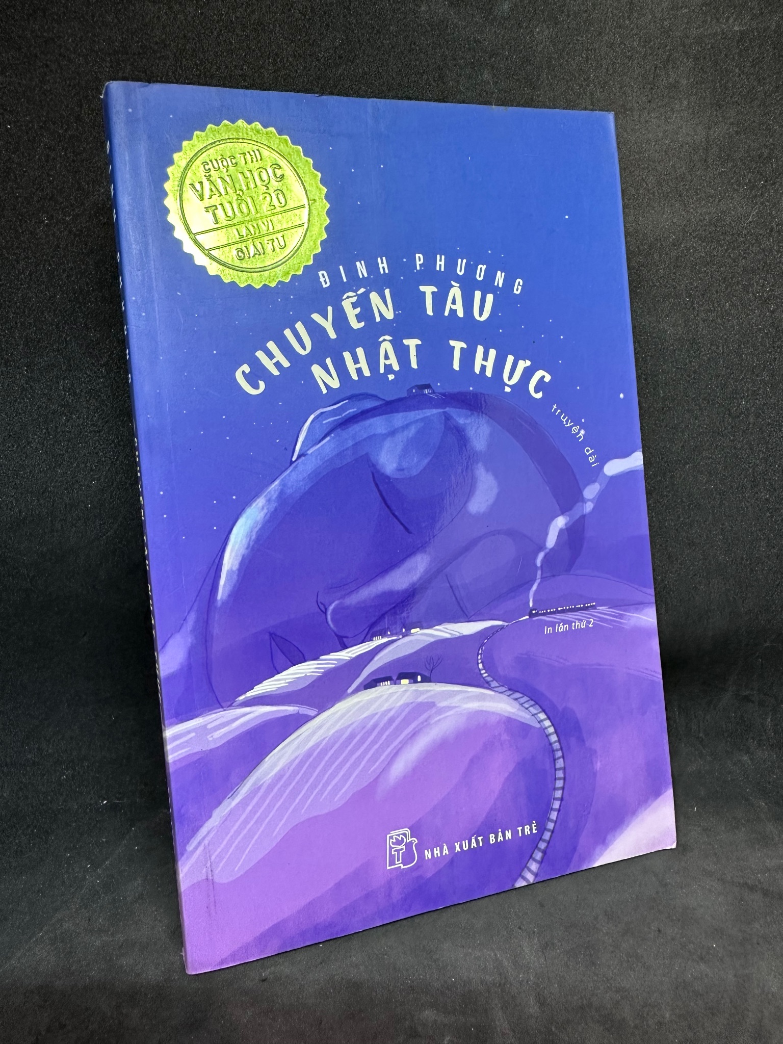 Chuyến tàu nhật thực - Đinh Phương, 2019, mới 80% (có vết nước nhẹ) SBM0812