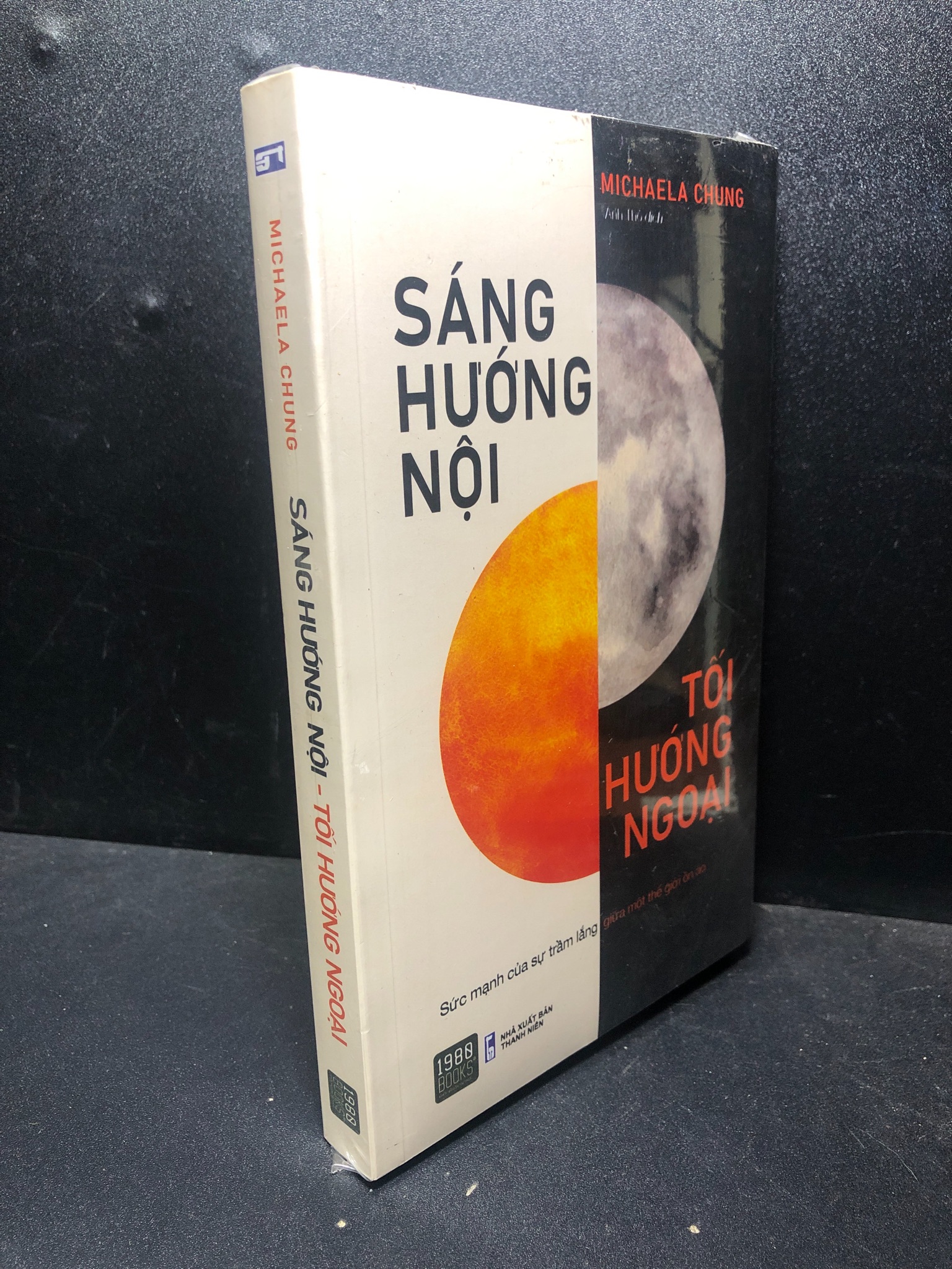 Sáng hướng nội tối hướng ngoại Michaela Chung mới 100% HCM.ASB2512 (chữa lành, tâm lý, kỹ năng)