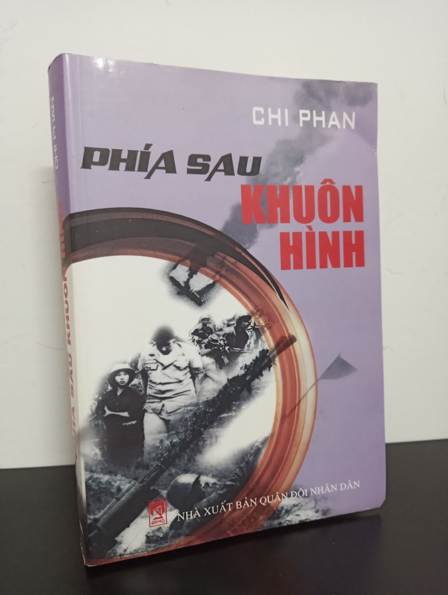 Phía Sau Khuôn Hình - Chi Phan New 90% HCM.ASB0901