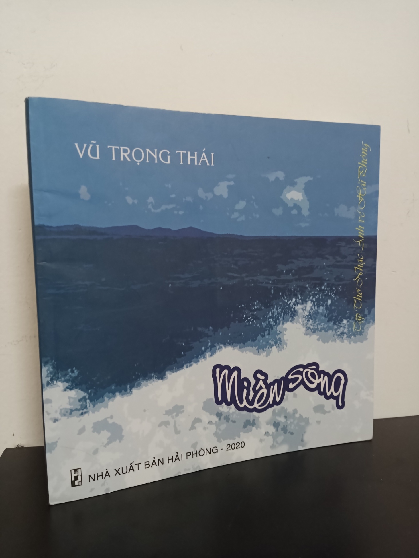 Miền Sóng - Tập Thơ - Nhạc - Ảnh Về Hải Phòng - Vũ Trọng Thái New 90% HCM.ASB0901