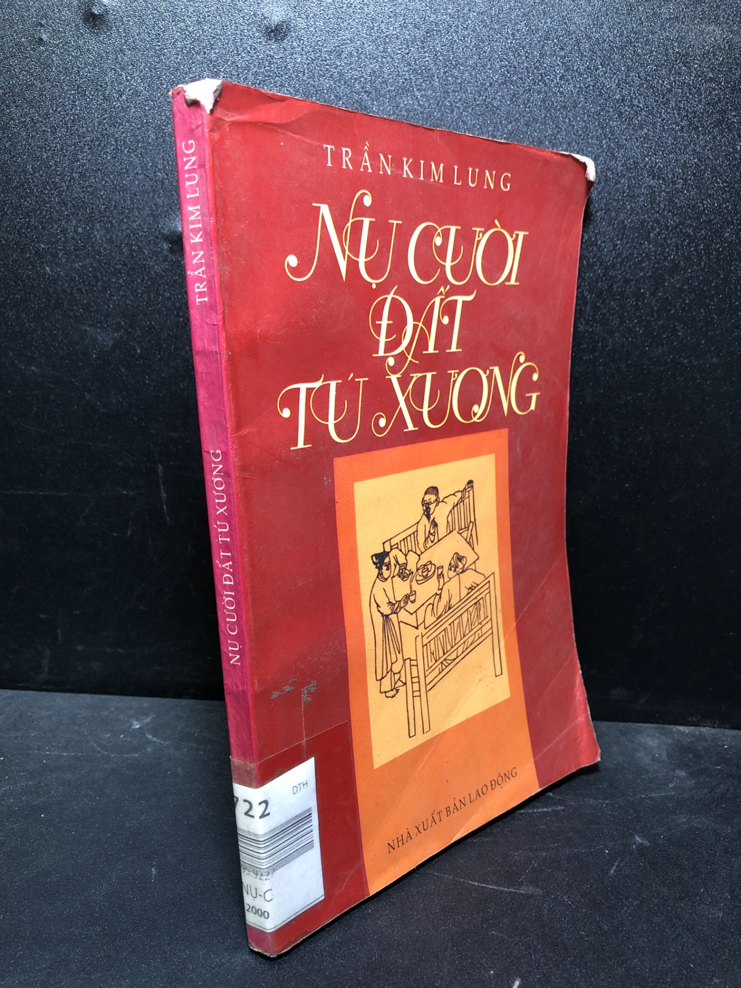 Nụ cười đất Tú Xương Trần Kim Lung 2000 tróc gáy bẩn bìa ố new 70% HPB.HCM0601 văn học