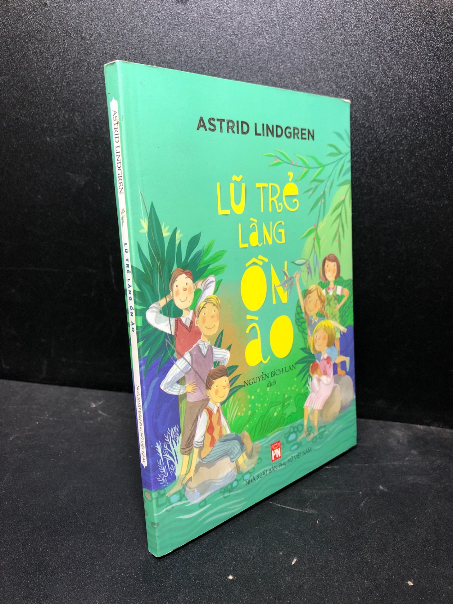 Lũ trẻ làng ồn ào Astrid Lindgren 2021 bẩn bìa tróc nhẹ new 80% HCM0601 văn học