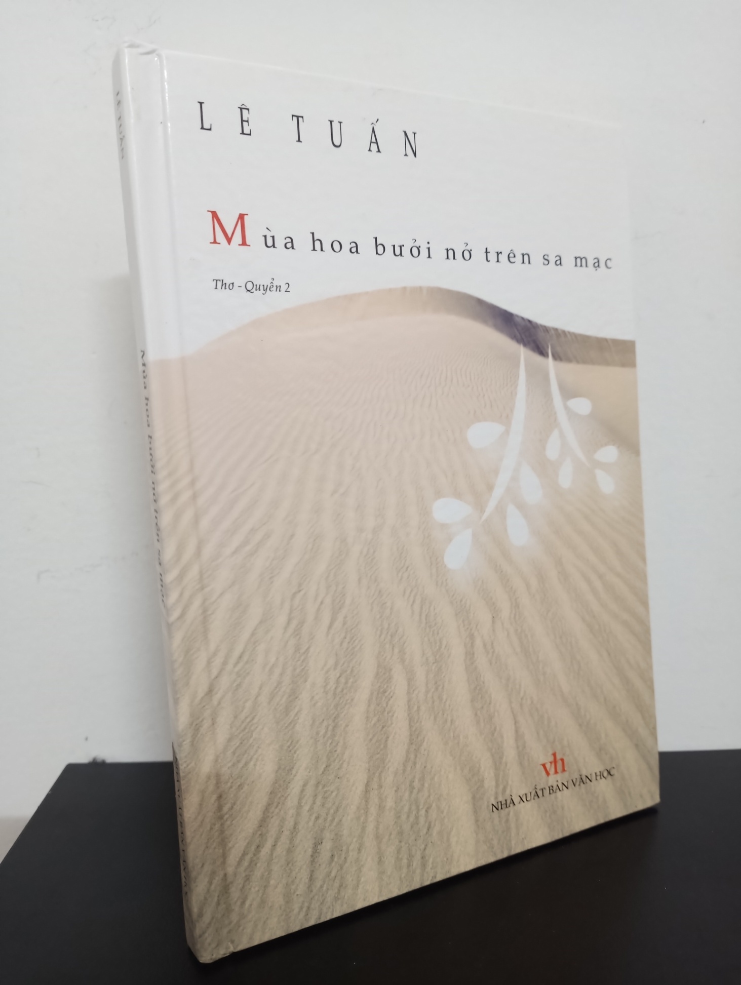 Mùa Hoa Bưởi Nở Trên Sa Mạc (Thơ - Tập 2) (Bìa Cứng) (2007) - Lê Tuấn Mới 90% HCM.ASB2301