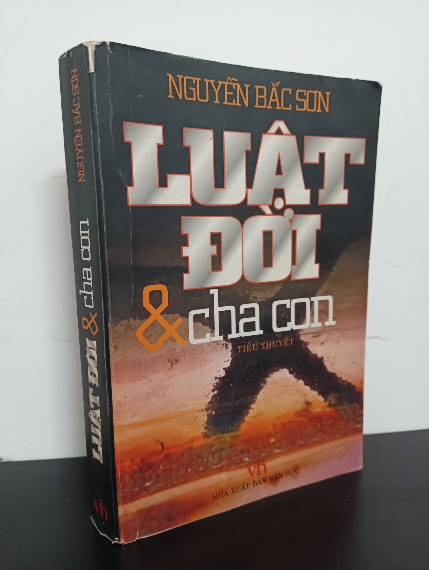 Luật Đời & Cha Con (2005) - Nguyễn Bắc Sơn Mới 70% HCM.ASB0602