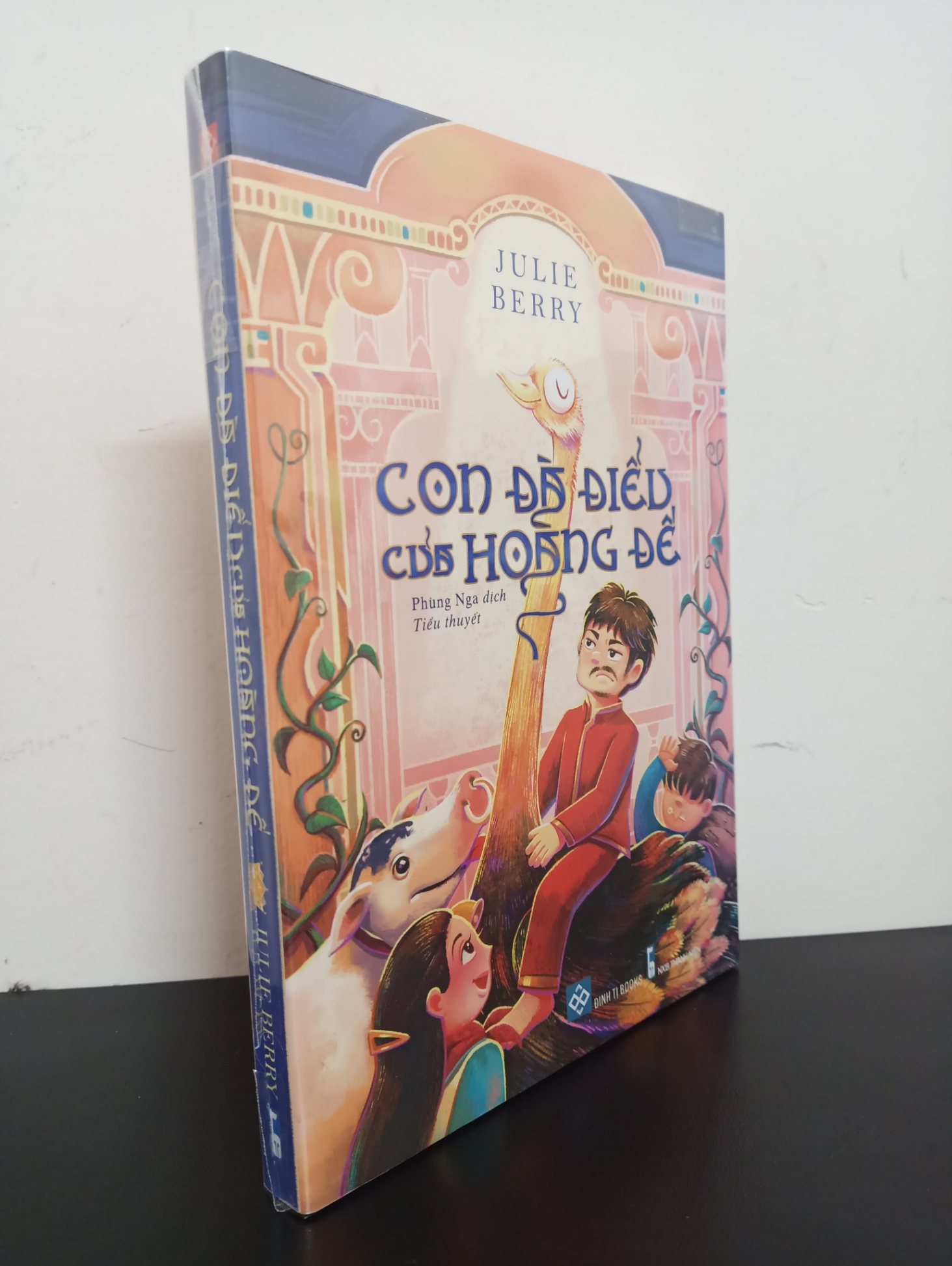 Con Đà Điểu Của Hoàng Đế - Julie Berry New 100% HCM.ASB2802