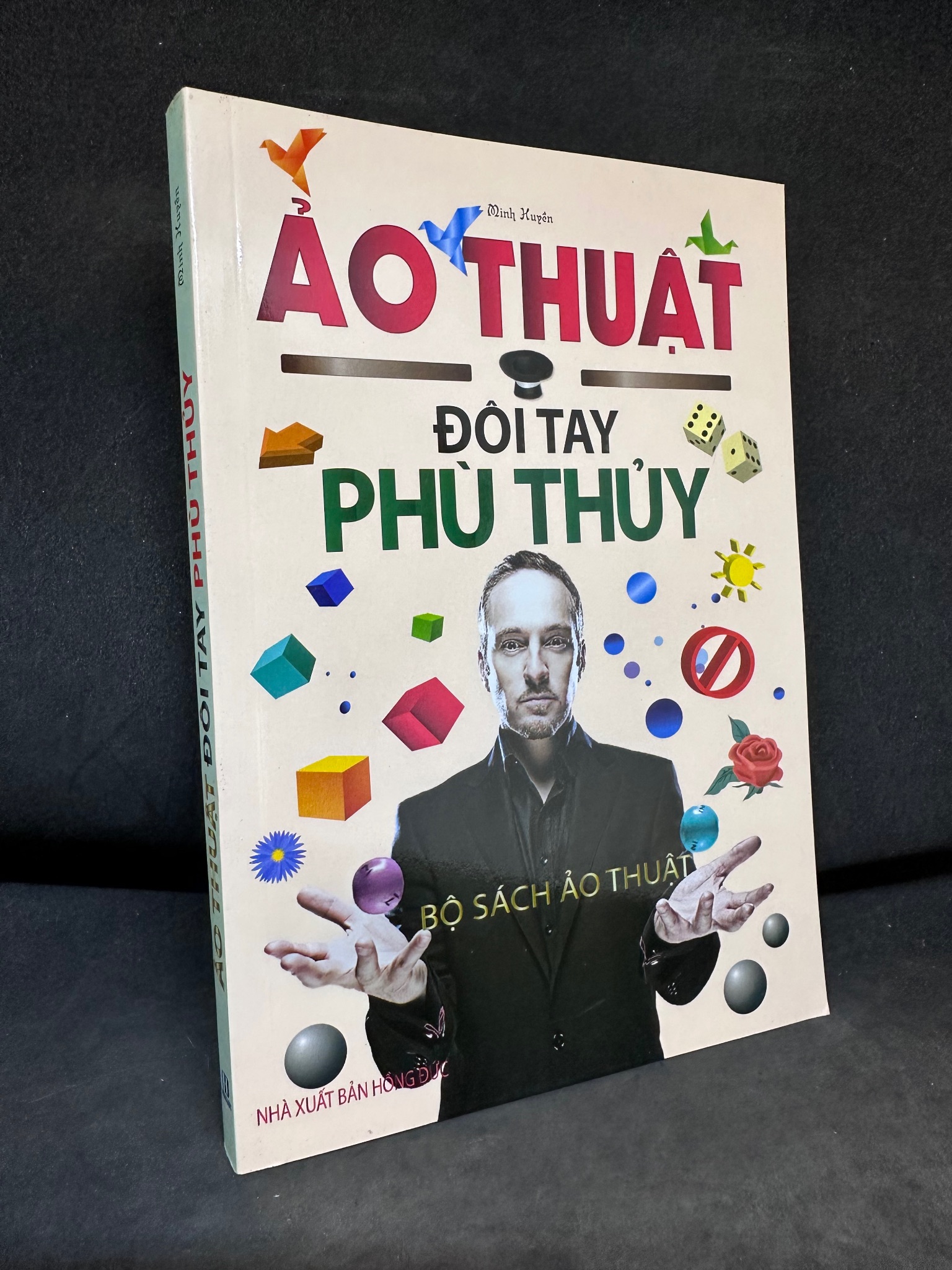 Ảo Thuật - Đôi Tay Phù Thủy, Minh Huyền, Mới 100%, 2013 SBM2802