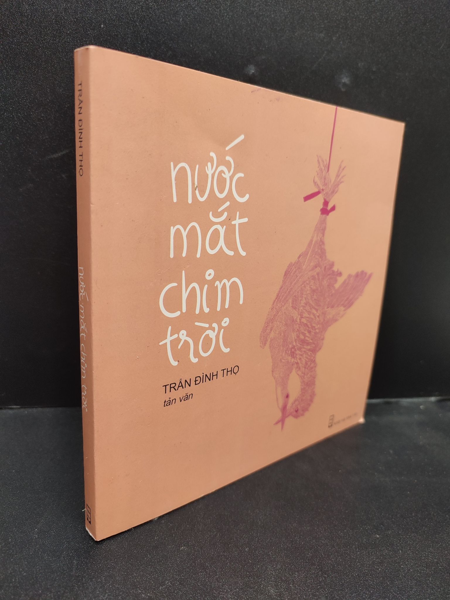 Nước mắt chim trời năm 2019 mới 80% bẩn nhẹ có mộc đỏ đầu sách HCM0203 văn học