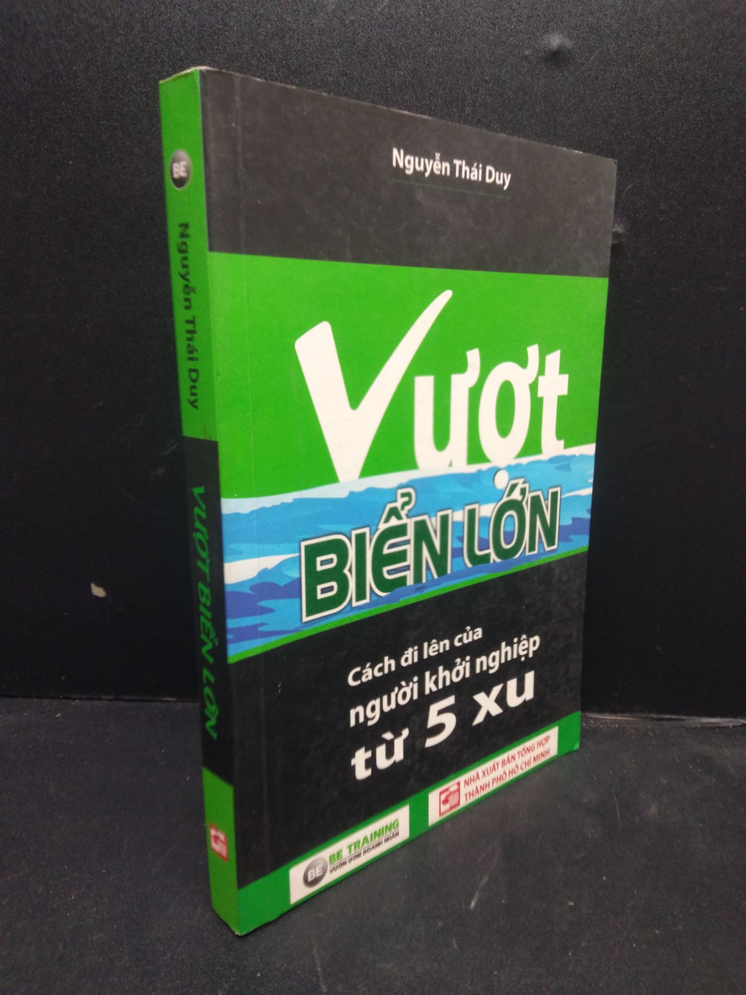 Vượt biển lớn cách đi lên của người khởi nghiệp từ 5 xu năm 2017 mới 80% ố vàng có ký tên ở đầu sách HCM0103 kỹ năng