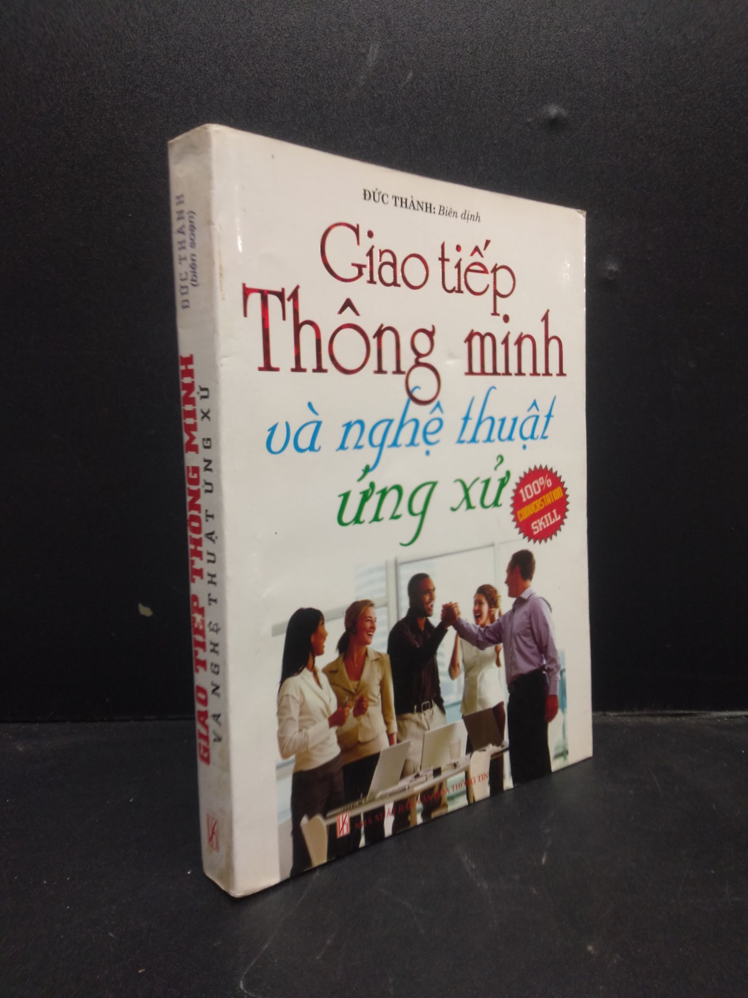 Giao tiếp thông minh và nghệ thuật ứng xử năm 2012 mới 80% ố nhẹ HCM2602 kỹ năng giao tiếp