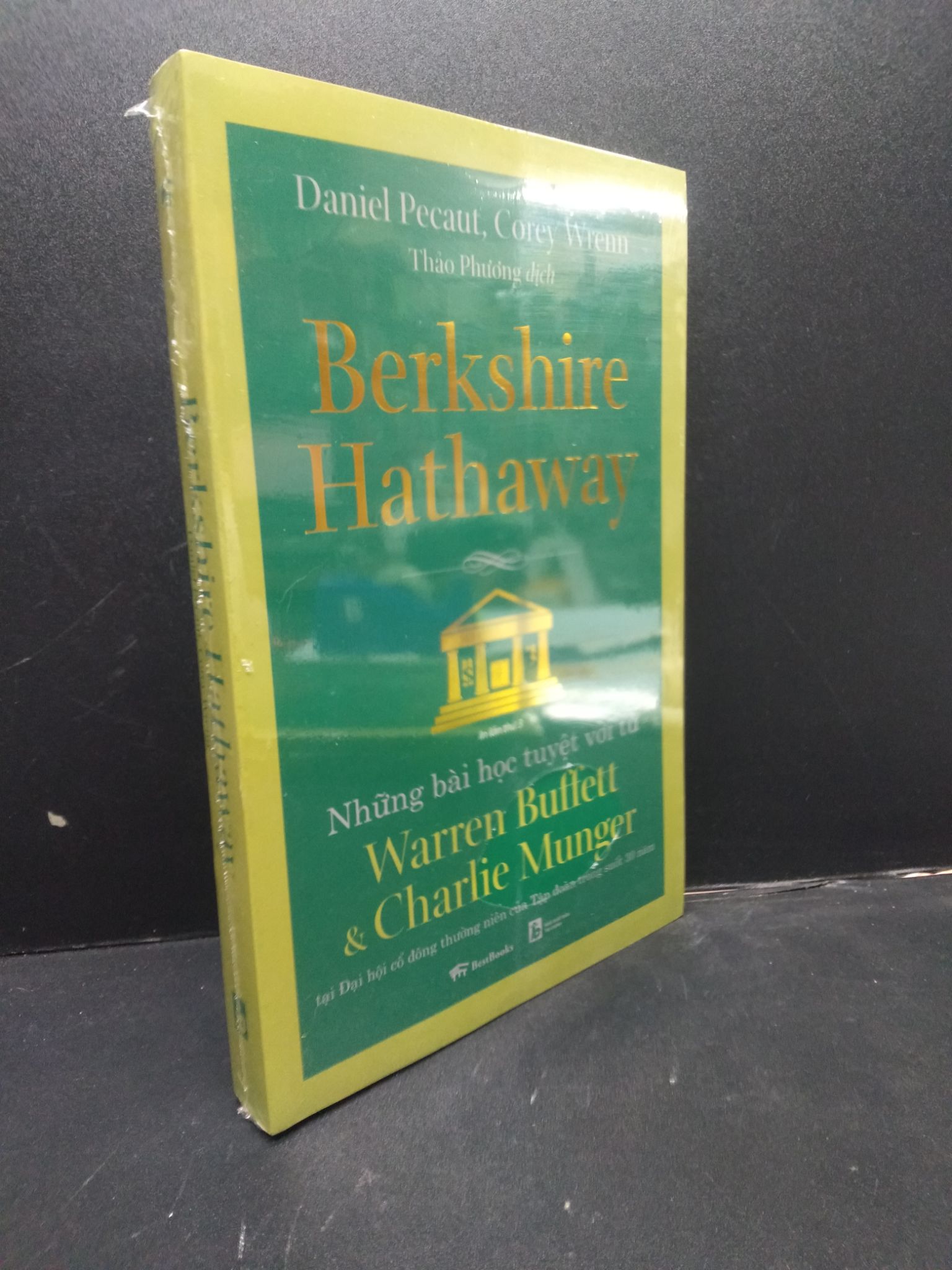 Berkshire Hathaway: Những bài học tuyệt vời từ Warren Buffett và Charlie Munger tại Đại hội cổ đông thường niên của Tập đoàn trong suốt 30 năm Daniel Pecaut, Corey Wrenn mới 95% HCM.ASB1003