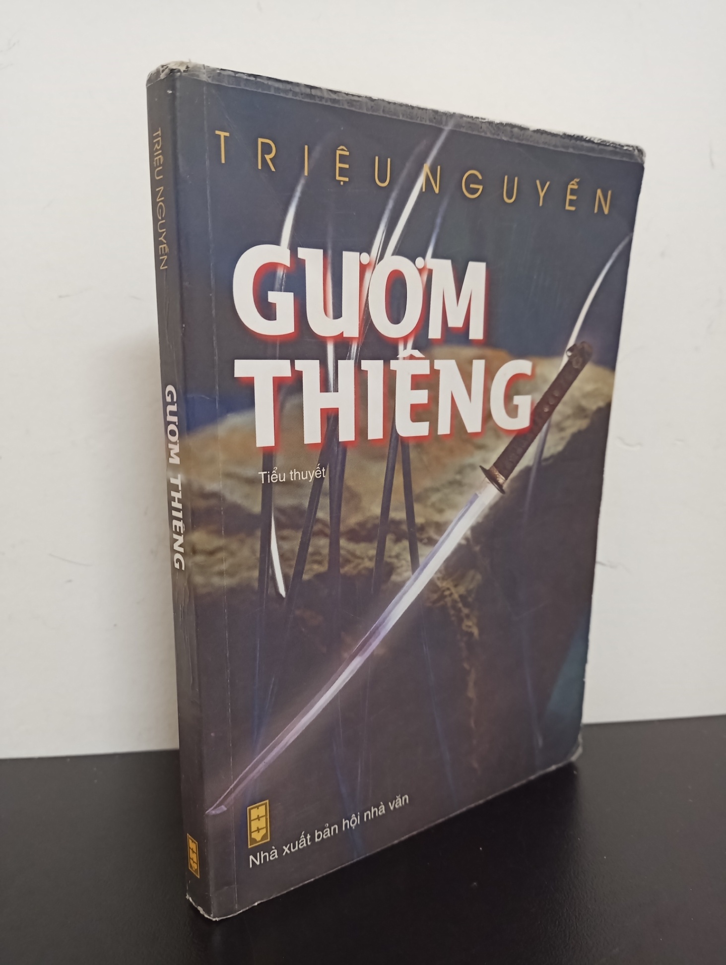 Gươm Thiêng (2005) - Triệu Nguyễn Mới 80% HCM.ASB2103